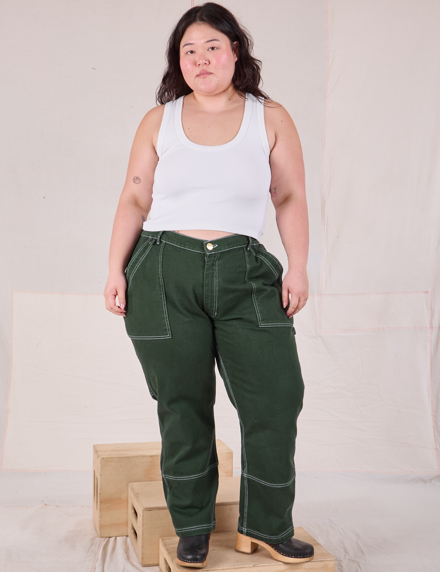 Ashley is 5&#39;7&quot; and wearing 1XL Carpenter Jeans in Swamp Green