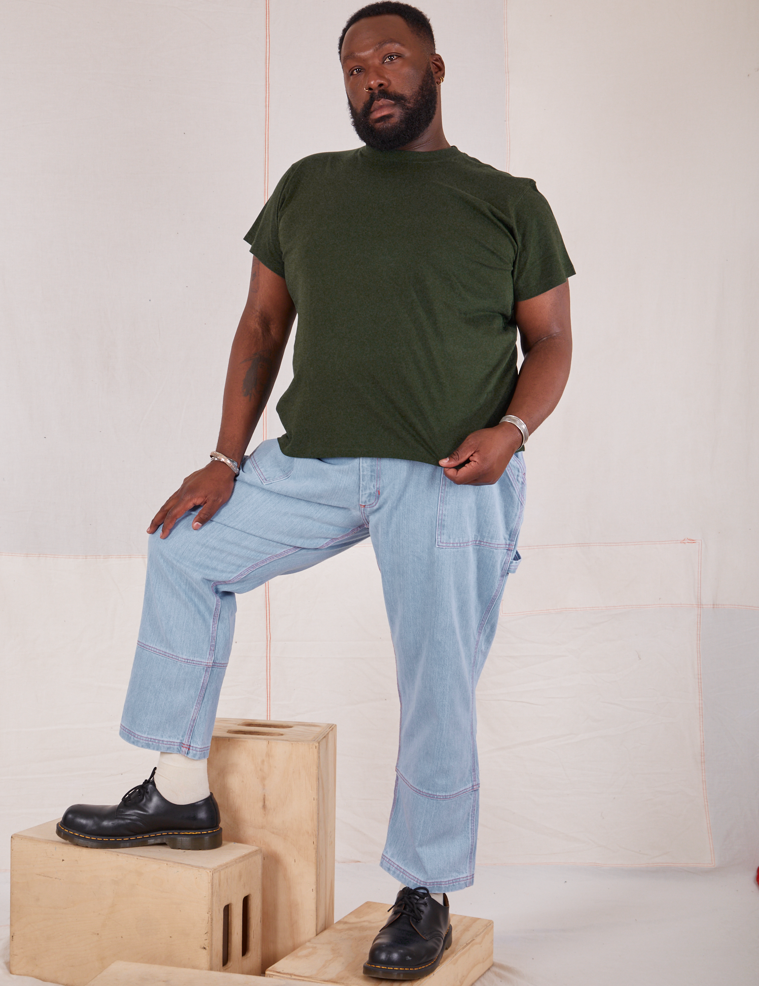 Elijah is 6&#39;0&quot; and wearing 2XL Organic Vintage Tee in Swamp Green paired with light wash Carpenter Jeans