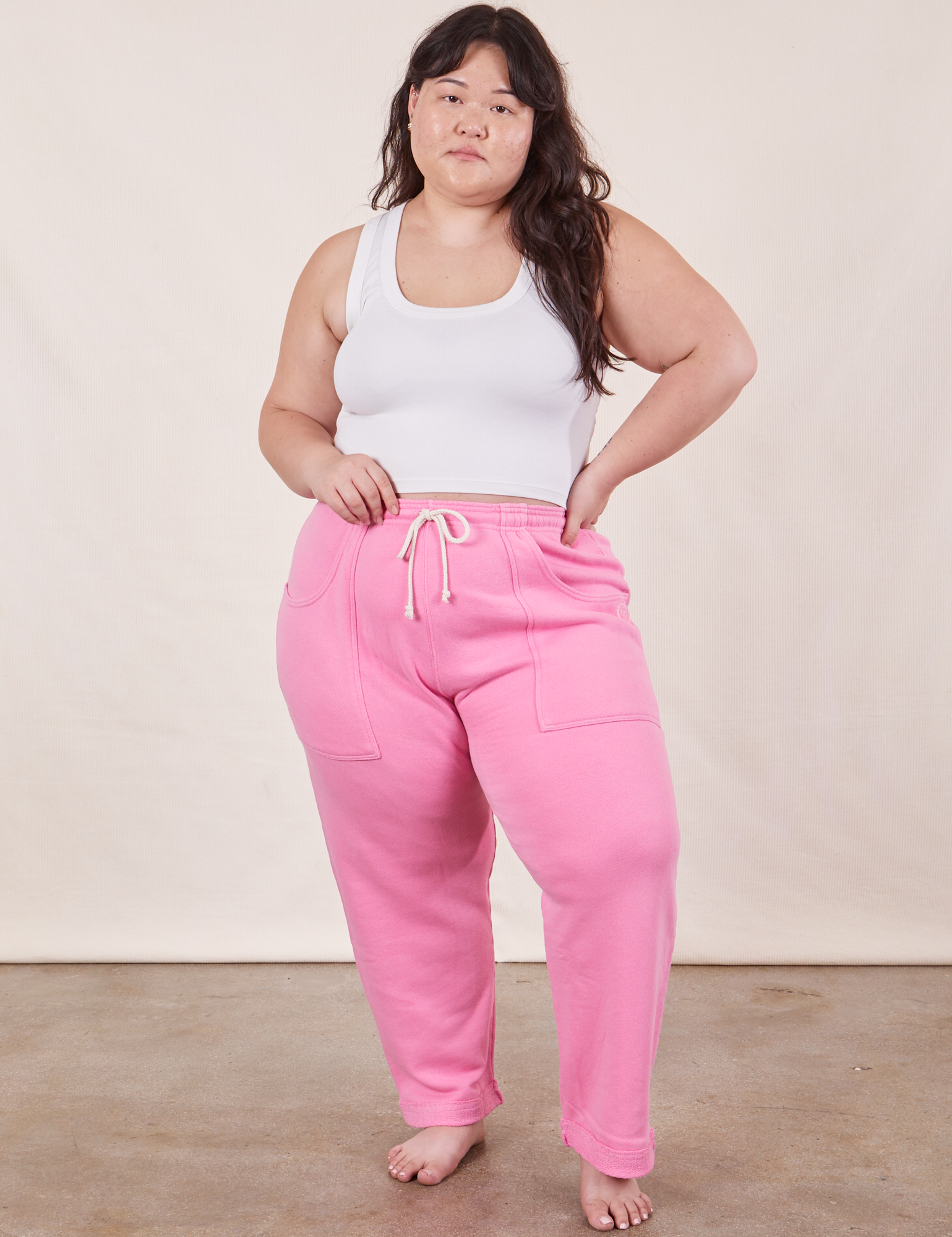 Ashley is 5&#39;7&quot; and wearing XL Cropped Rolled Cuff Sweatpants in Bubblegum Pink paired with vintage off-white Tank Top