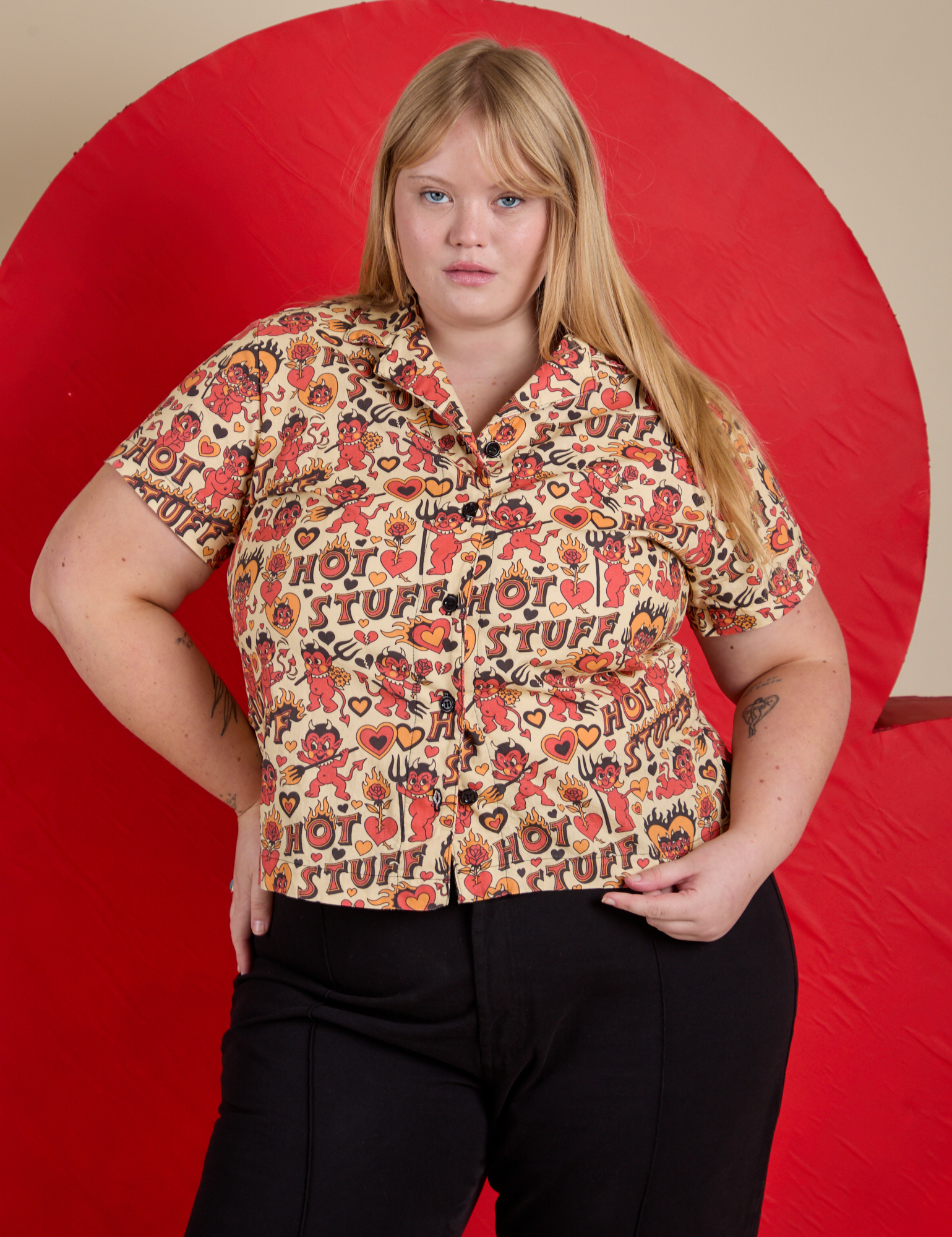 Juliet is 5’7” and wearing L Hot Stuff Print Pantry Button-Up
