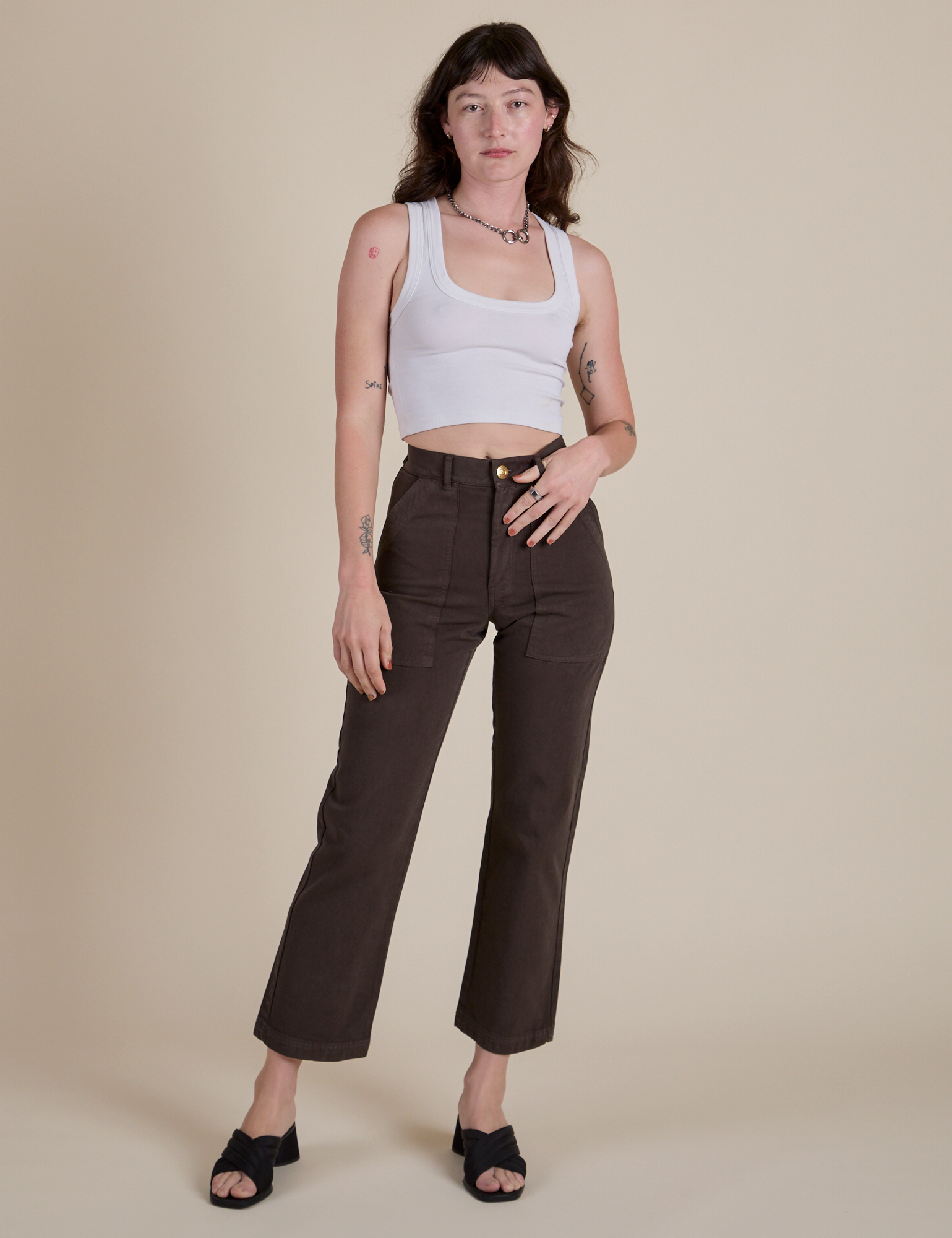 Alex is 5’8” and wearing XS Work Pants in Espresso Brown paired with vintage tee white Cropped Tank