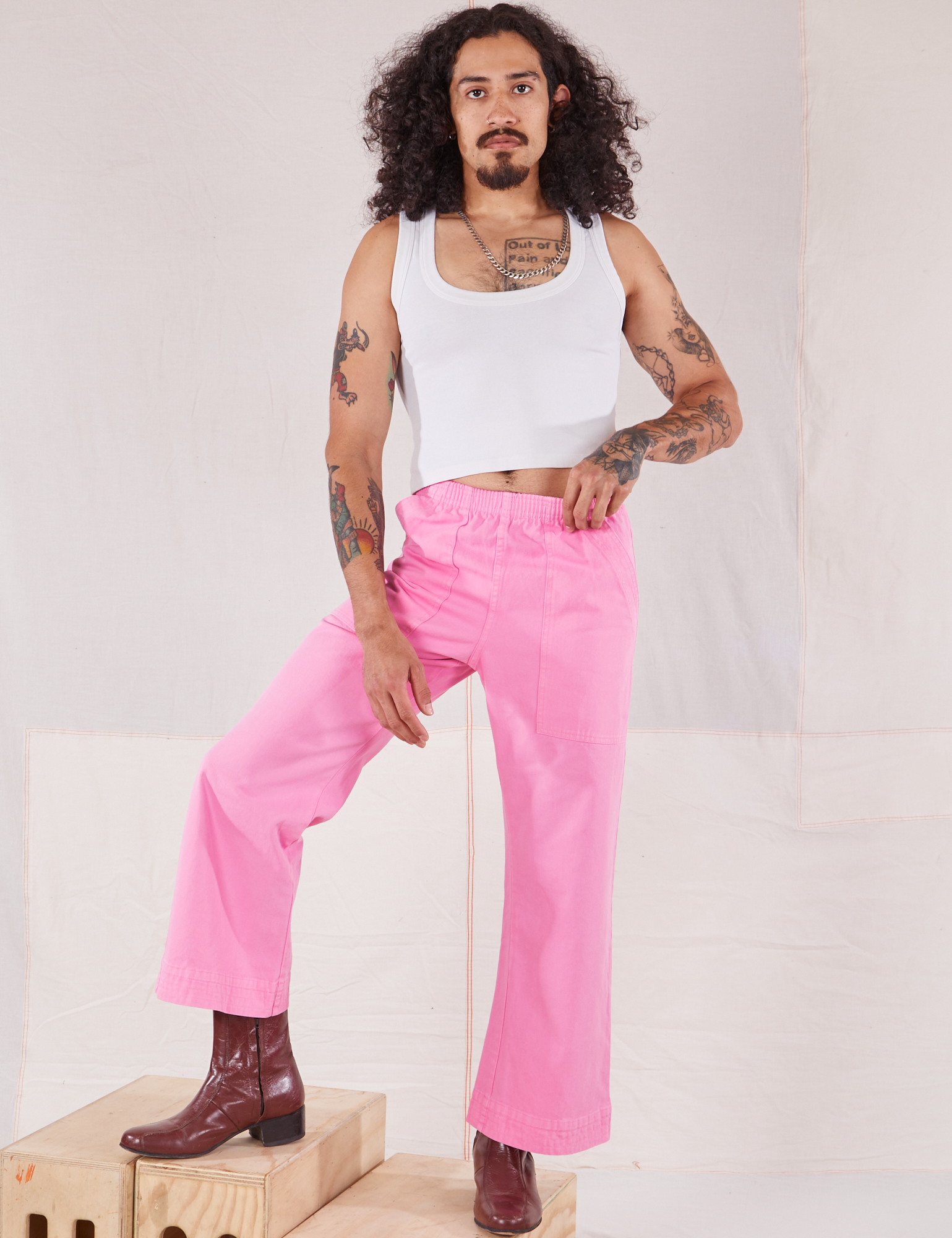 Jesse is 5&#39;8&quot; and wearing XXS Action Pants in Bubblegum Pink paired with Cropped Tank in vintage tee off-white