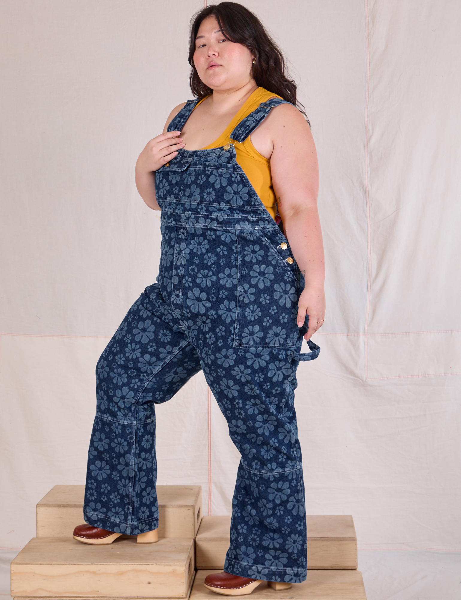 Carpenter Overalls in Lazy Daisy side view on Ashley