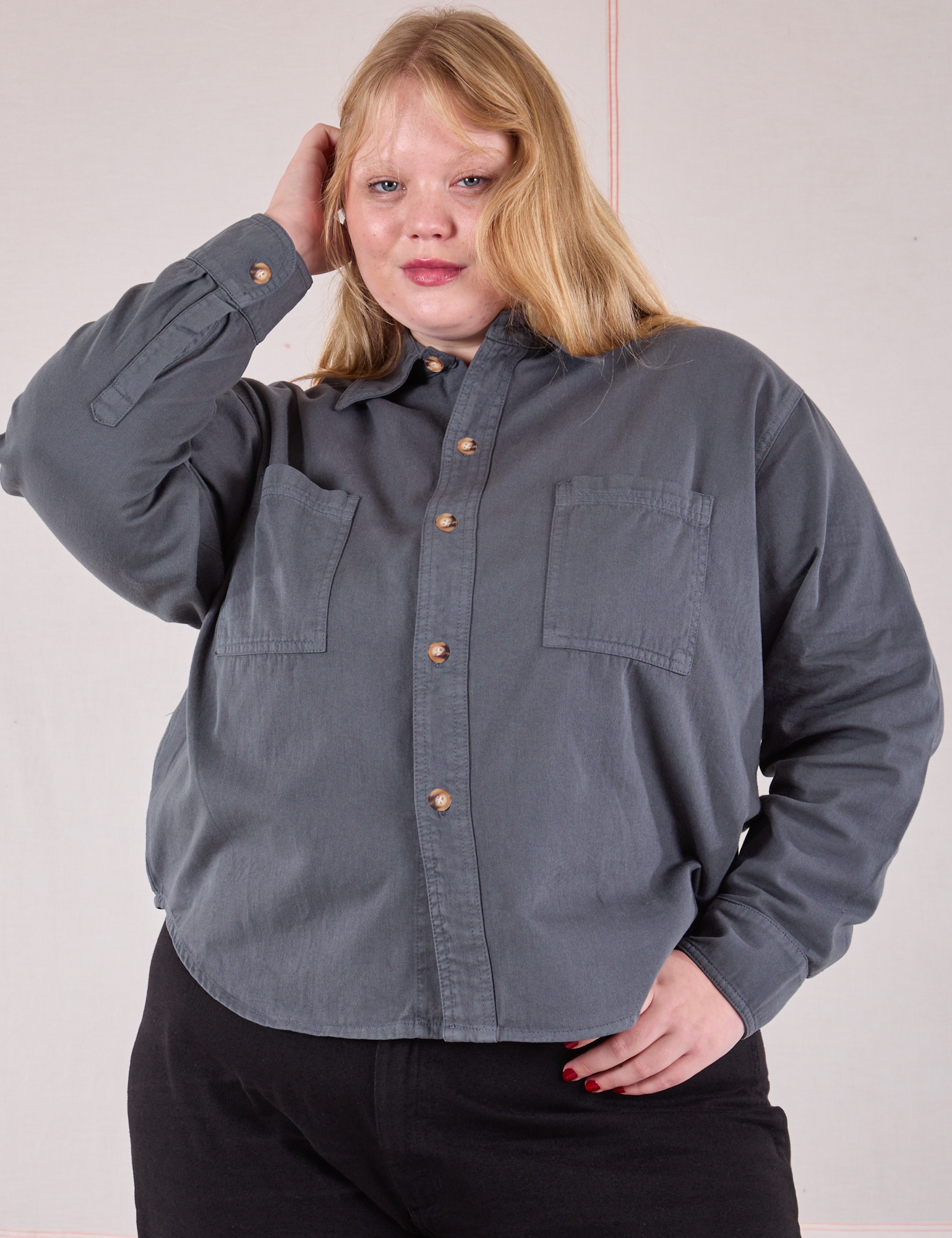 Juliet is wearing a buttoned up Cropped Overshirt in Slate Grey