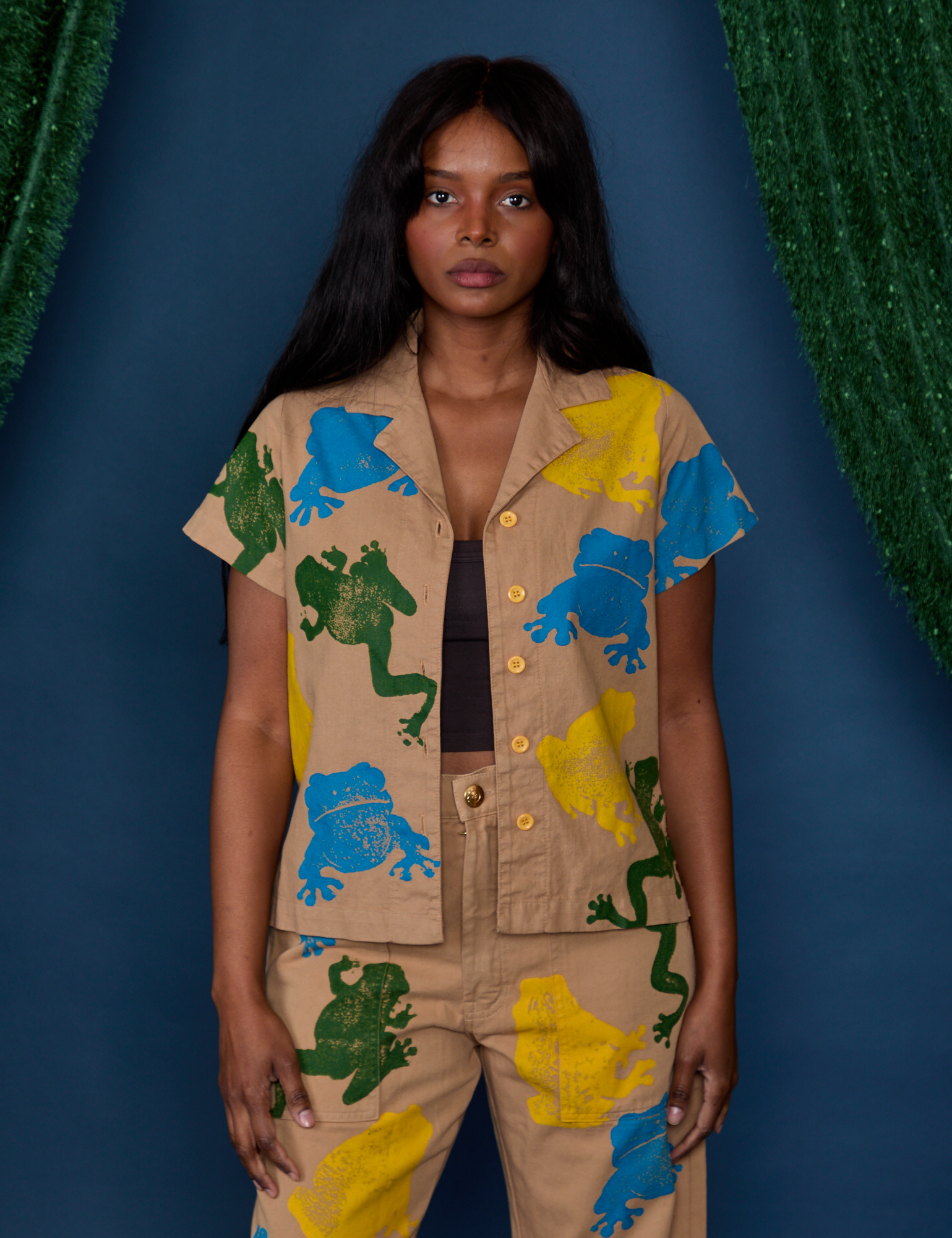 Paintstamped Pantry Button-Up - Froggy