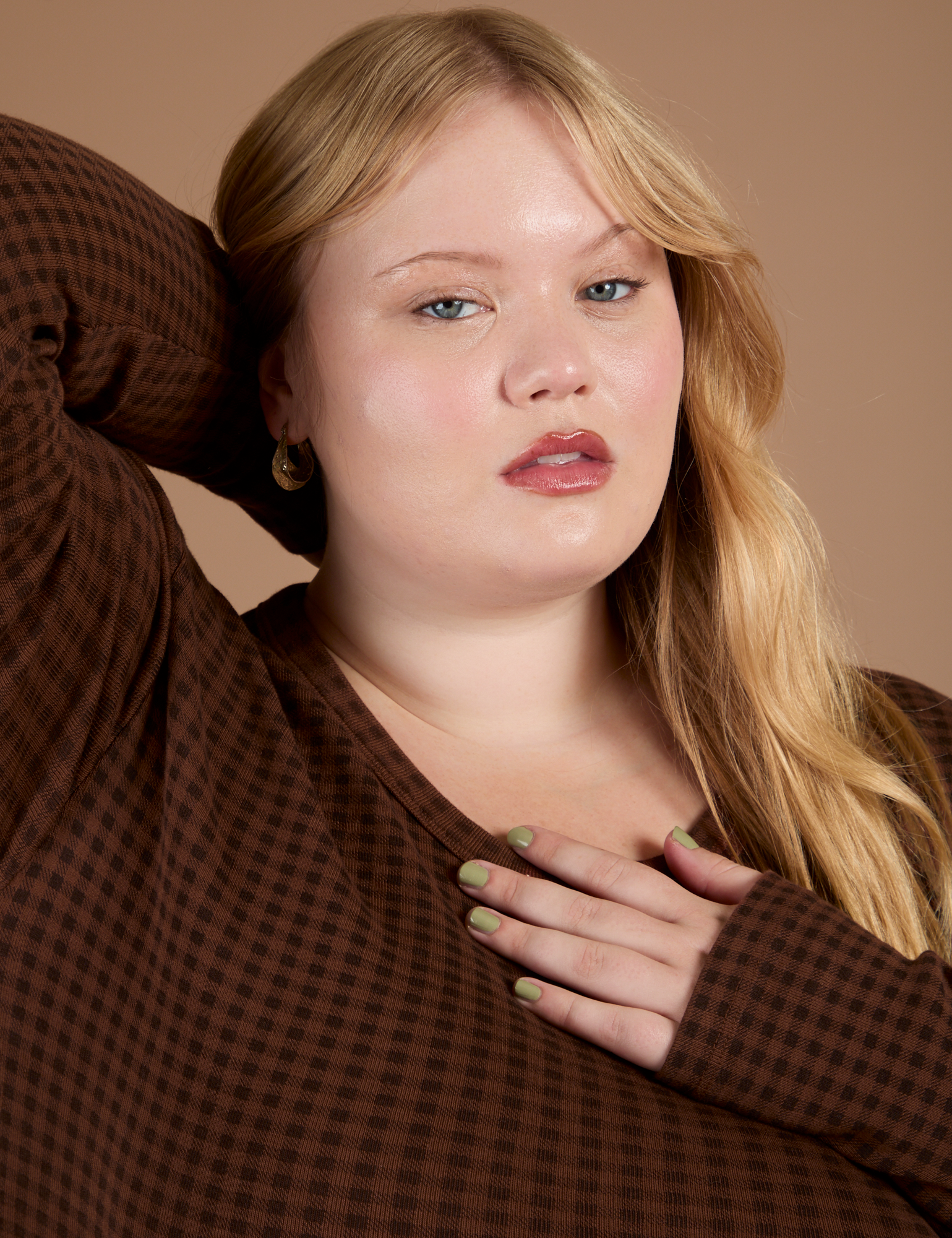 Long Sleeve Baby Tee in Fudgesicle Brown front close up on Juliet