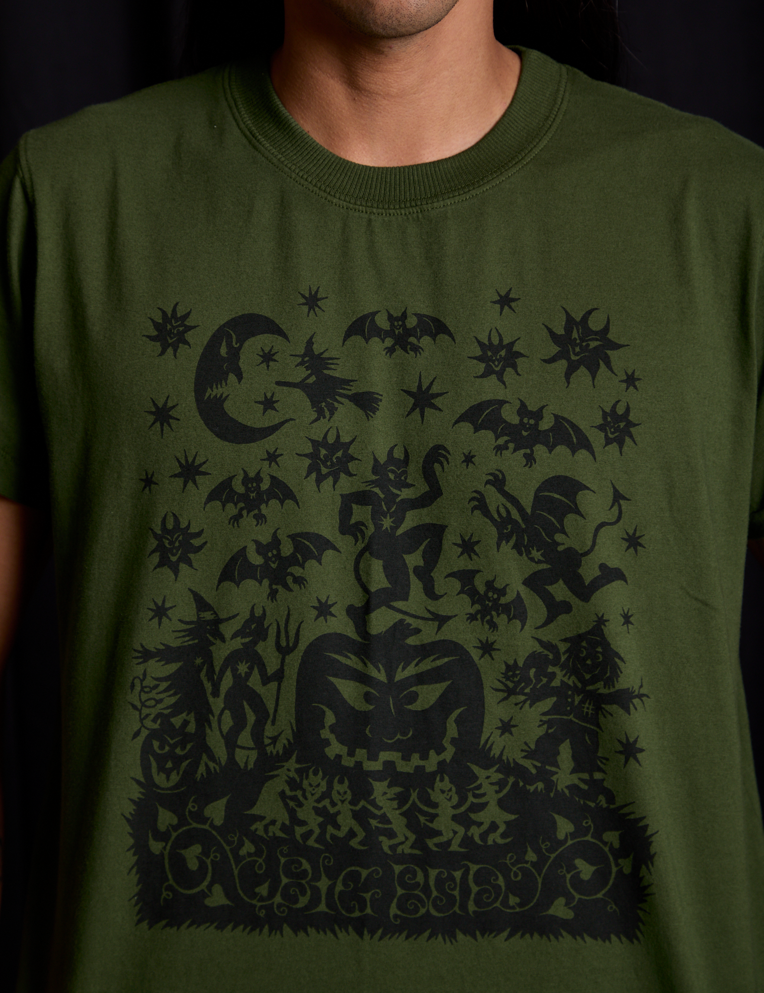 Vintage Tee in Papercut front close up on Anthony