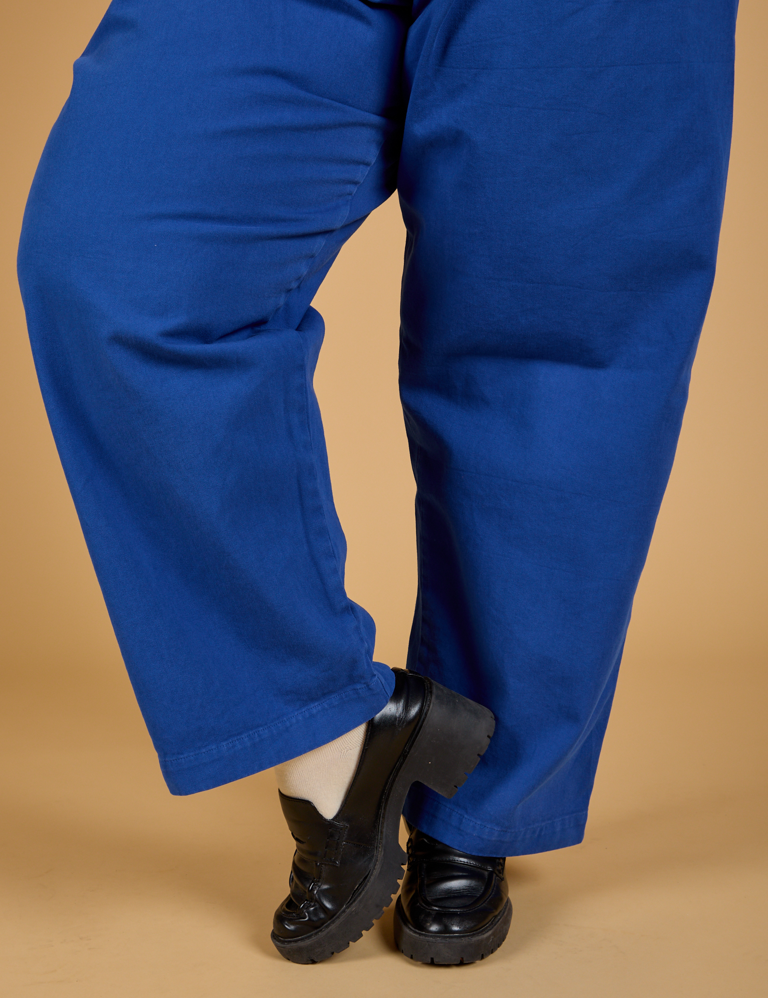 Baggy Mid-Rise Trousers in Royal Blue pant leg close up on Juliet