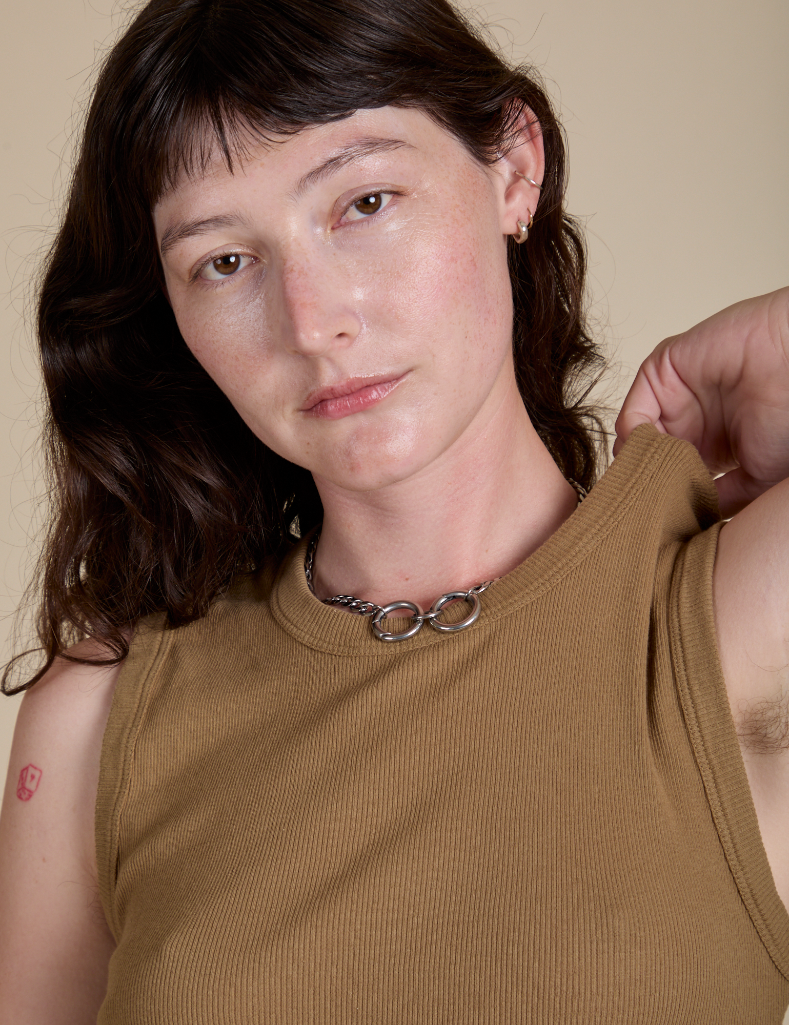Muscle Tee in Desert Brown front close up on Alex