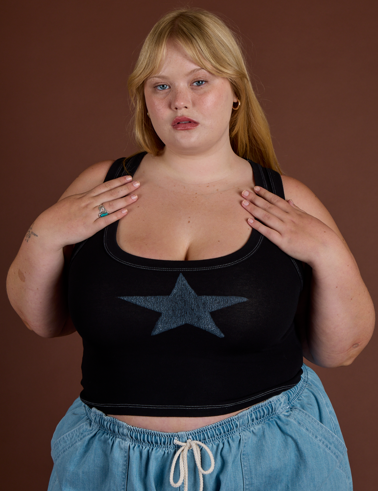 Icon Cropped Tank - Black Star