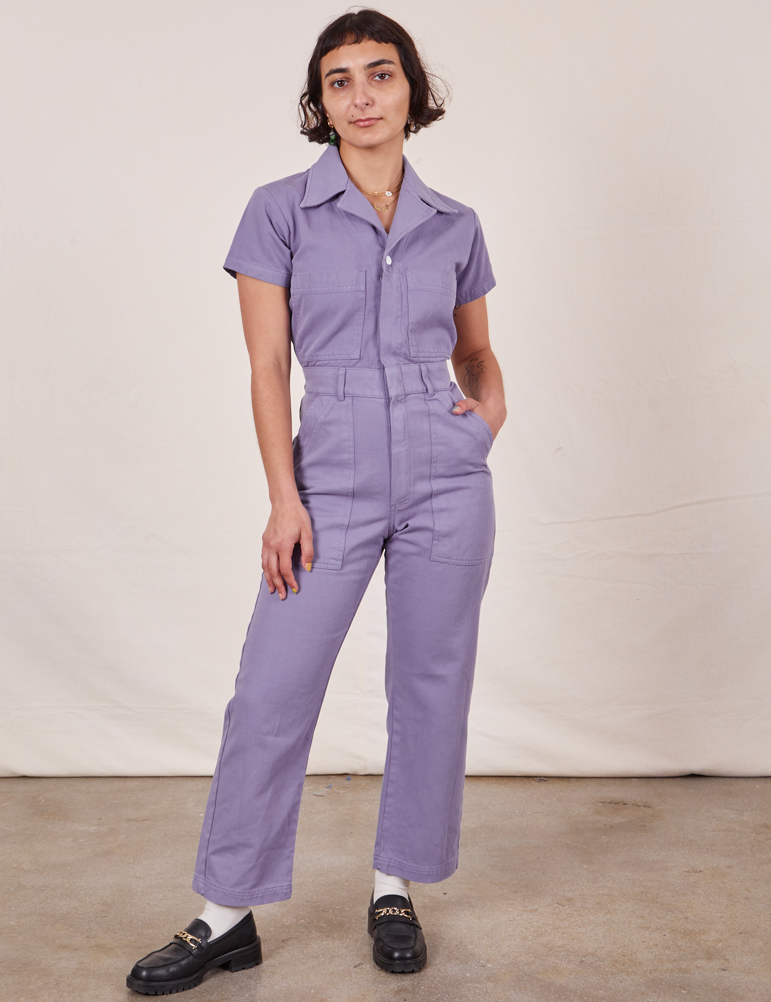 Soraya is 5’2” and wearing XXS Petite Short Sleeve Jumpsuit in Faded Grape