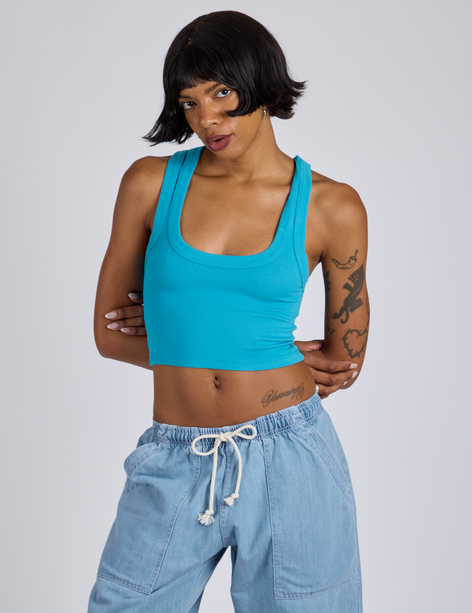 Kira is 5’10” and wearing P Cropped Tank Top in Hawaiian Blue