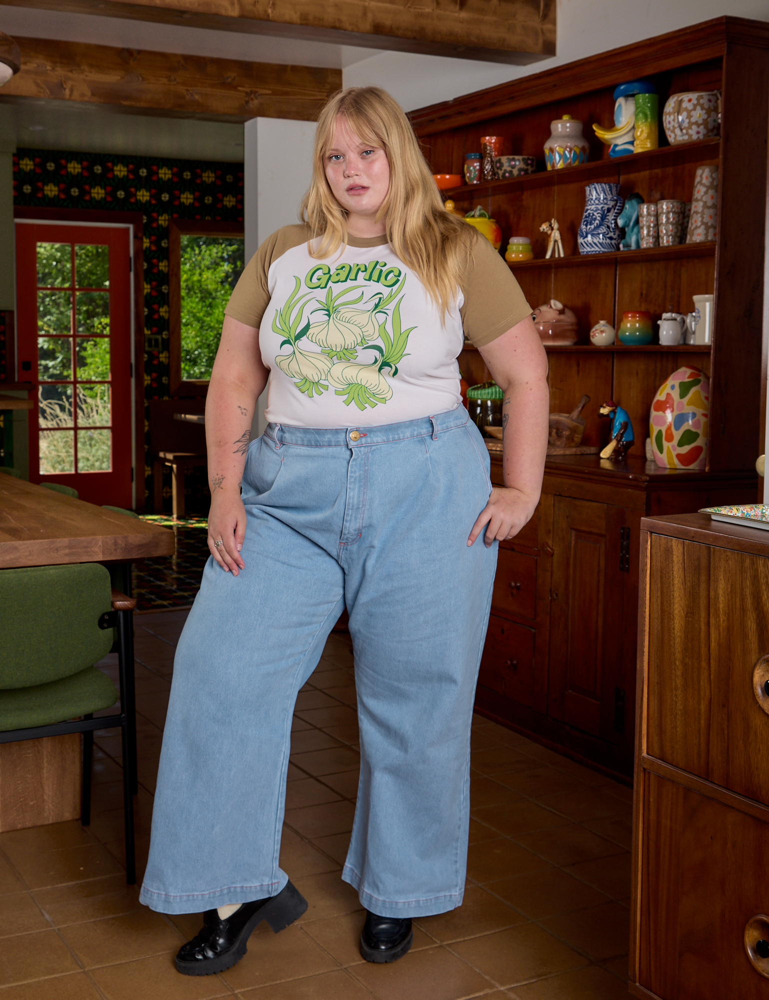 Juliet is wearing Short Sleeve Raglan Tee in Garlic tucked into light wash Indigo Wide Leg Trousers