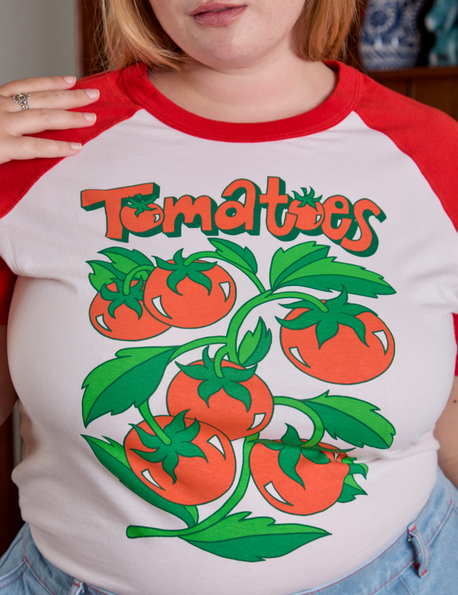 Short Sleeve Raglan Tee in Tomatoes front close up on Juliet