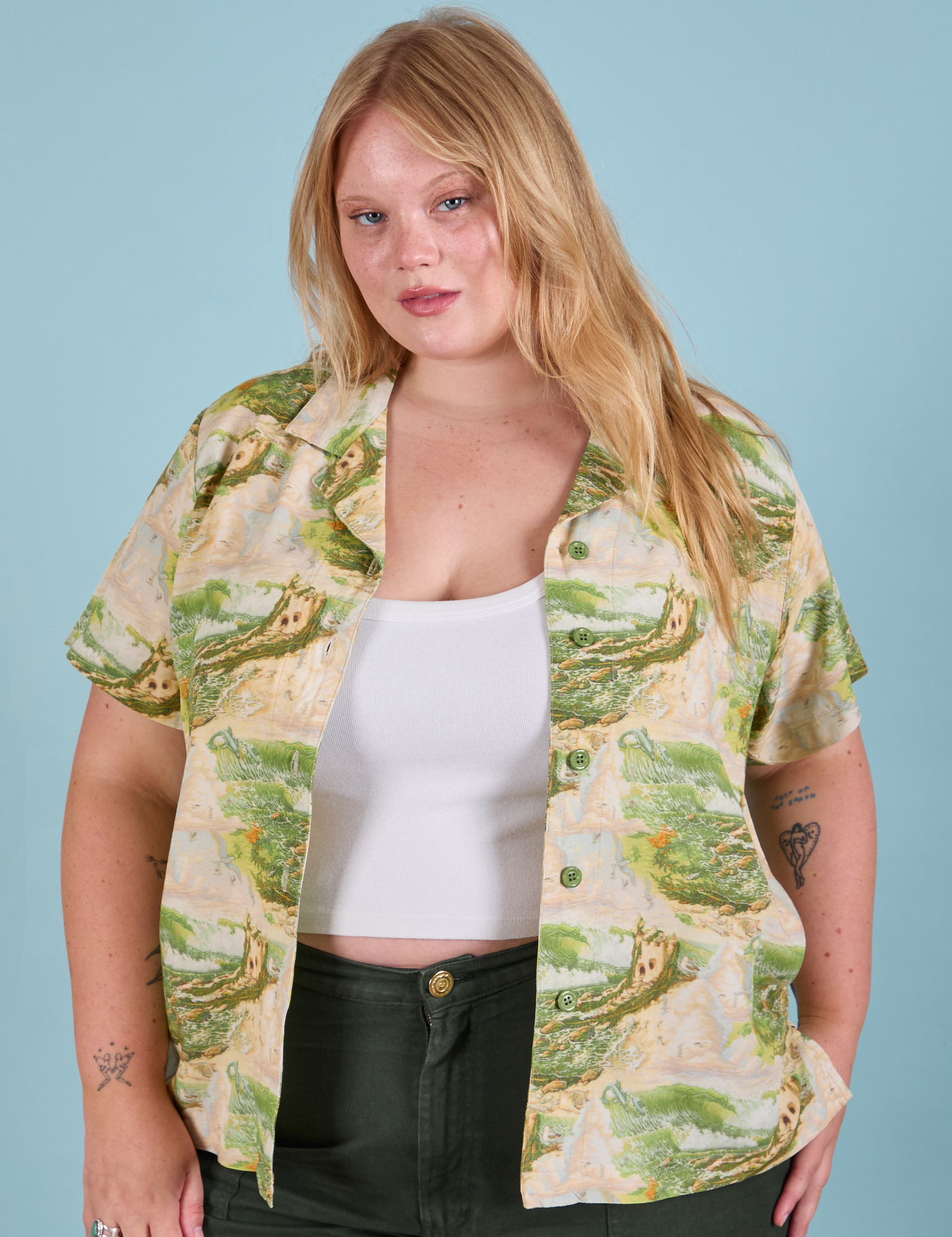 Juliet is 5&#39;7&quot; and wearing L Pantry Button-Up in Ocean and Sky