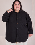 Sam is 5'10" and wearing 1XL Twill Overshirt in Basic Black