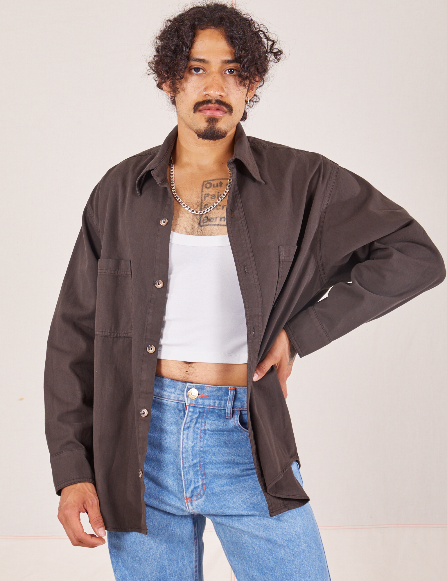 Jesse is wearing size S Oversize Overshirt in Espresso Brown and a vintage off-white Cropped Tank Top underneath