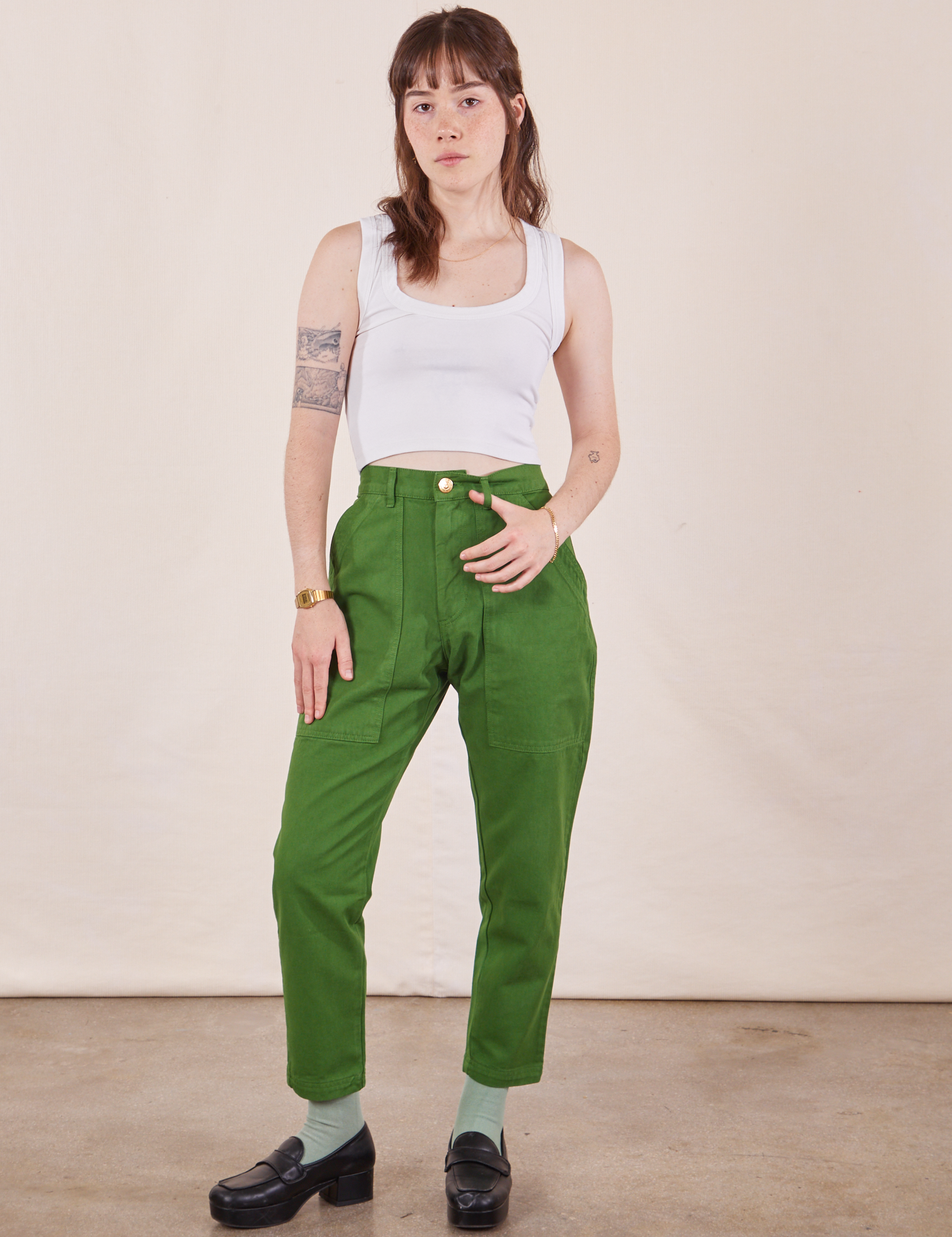 Hana is 5&#39;3&quot; and wearing XXS Petite Pencil Pants in Lawn Green