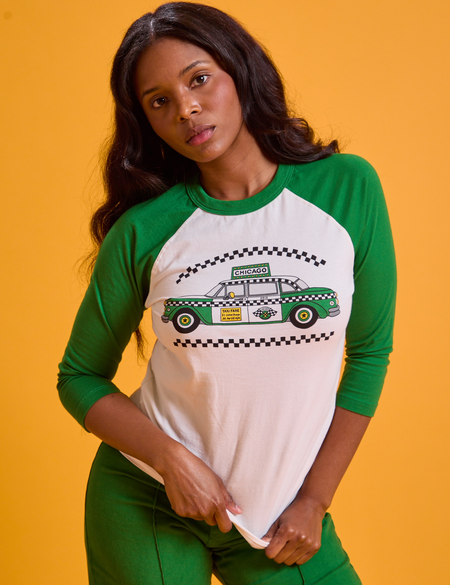 Kandia is 5&#39;3&quot; and wearing XS Taxi Raglan Tee in Chicago