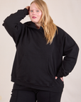 Juliet is 5'7" and wearing L Oversized Hoodie in Basic Black