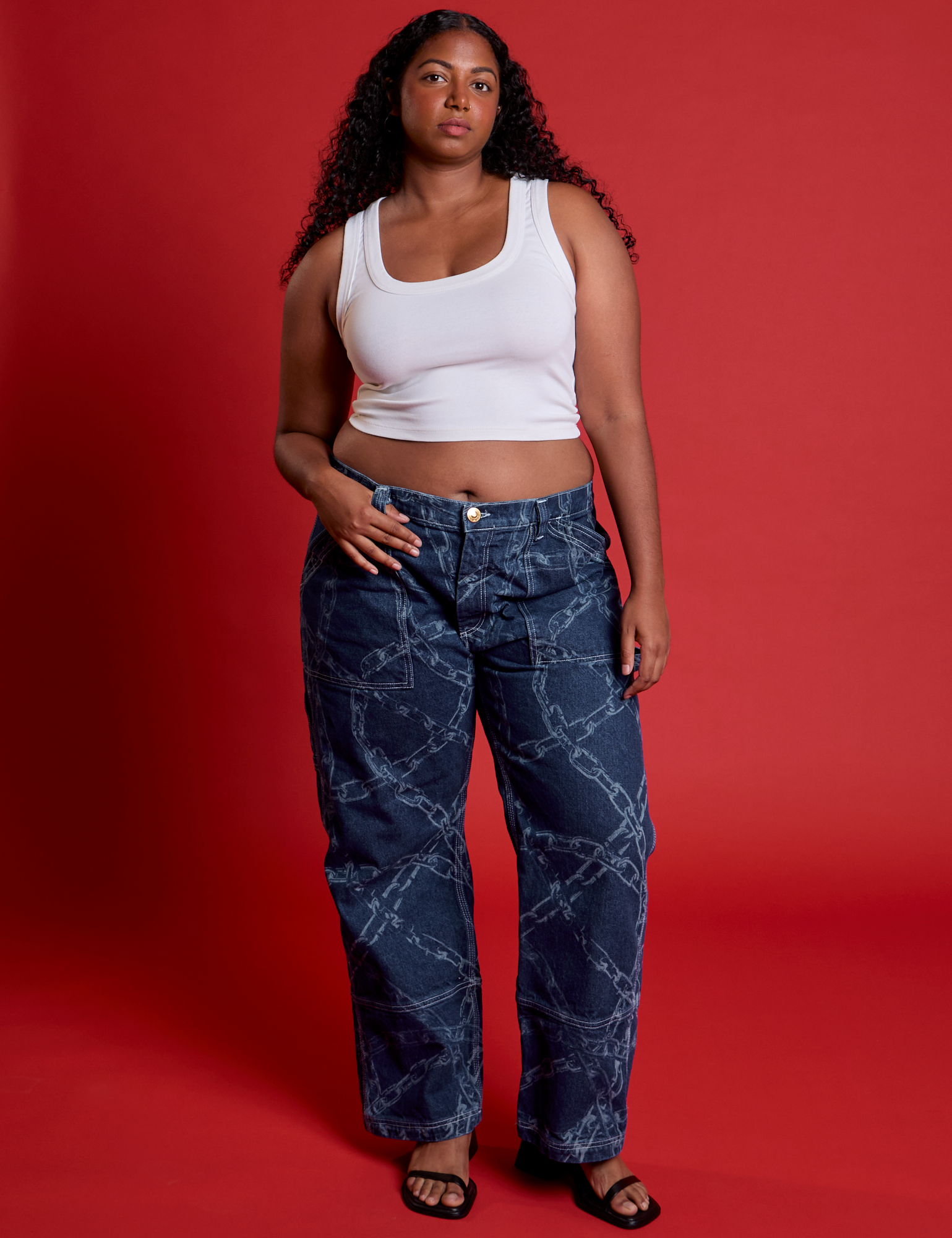 Meghna is 5&#39;8&quot; and wearing XL Mid-Rise Carpenter Jeans in Chain Link