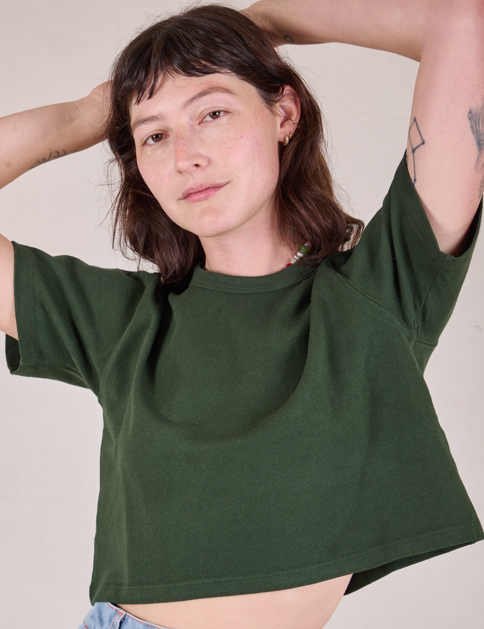 Alex is 5&#39;8&quot; and wearing P Cropped Burly Tee in Swamp Green