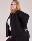 Cropped Overshirt in Basic Black side view on Juliet