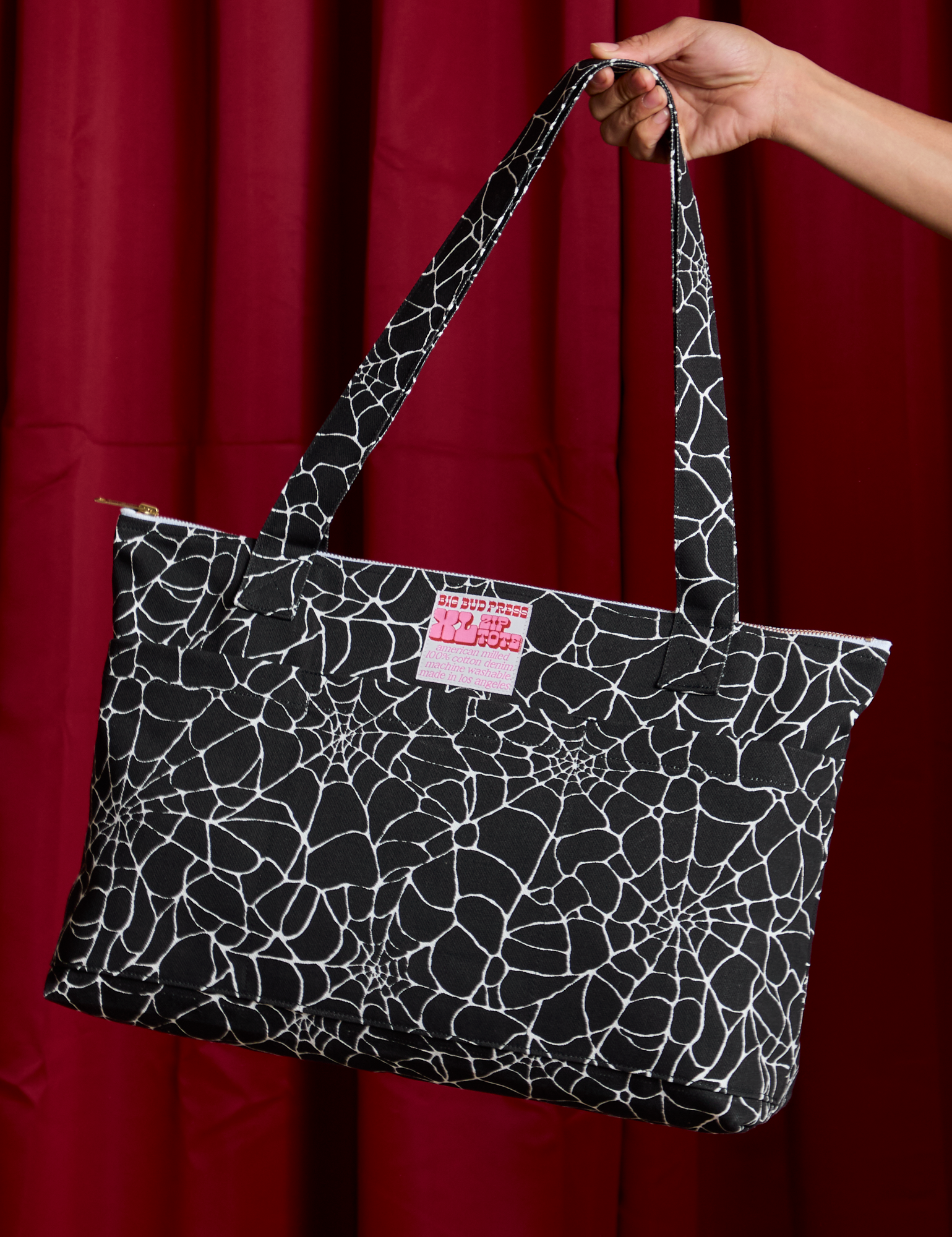 Spider Webs Printed XL Zip Tote held by model