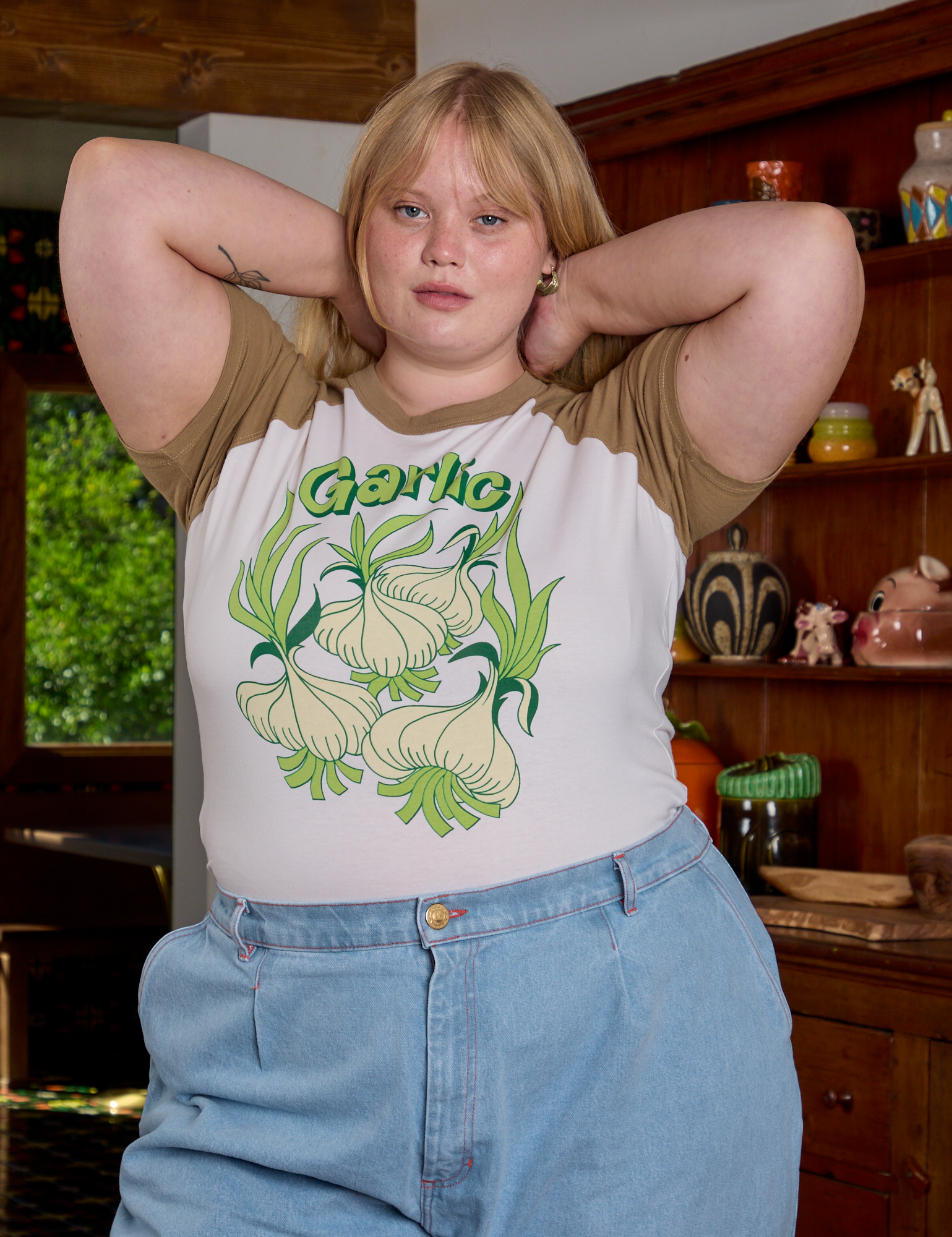 Short Sleeve Raglan Tee in Garlic on Juliet