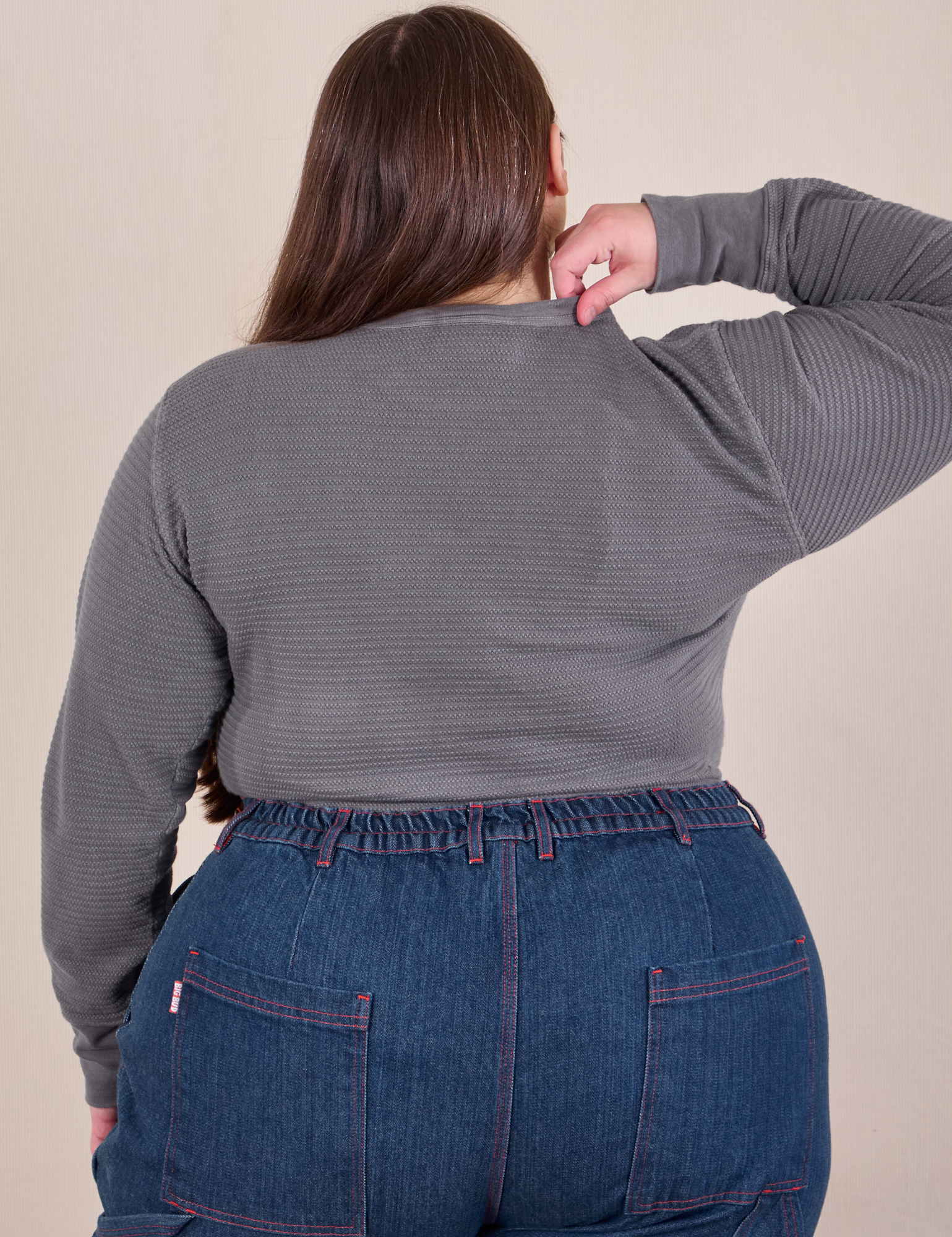 Honeycomb Thermal in Washed Grey back view on Marielena