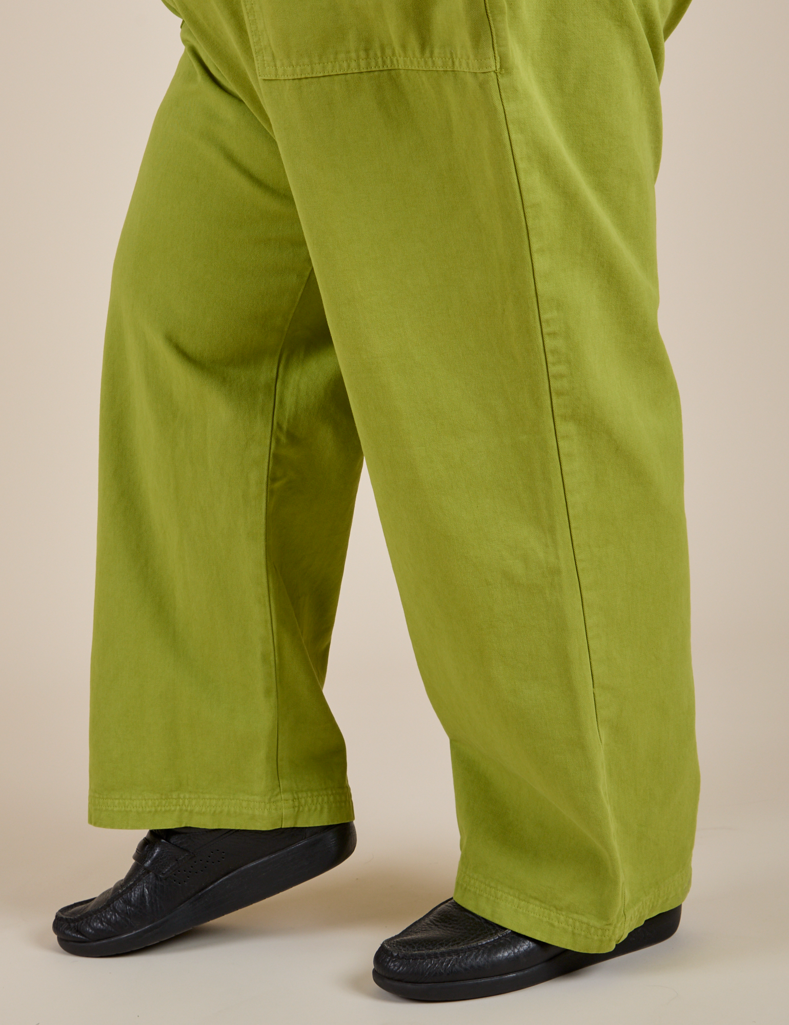 Work Pants in Gross Green pant leg side view on Sam