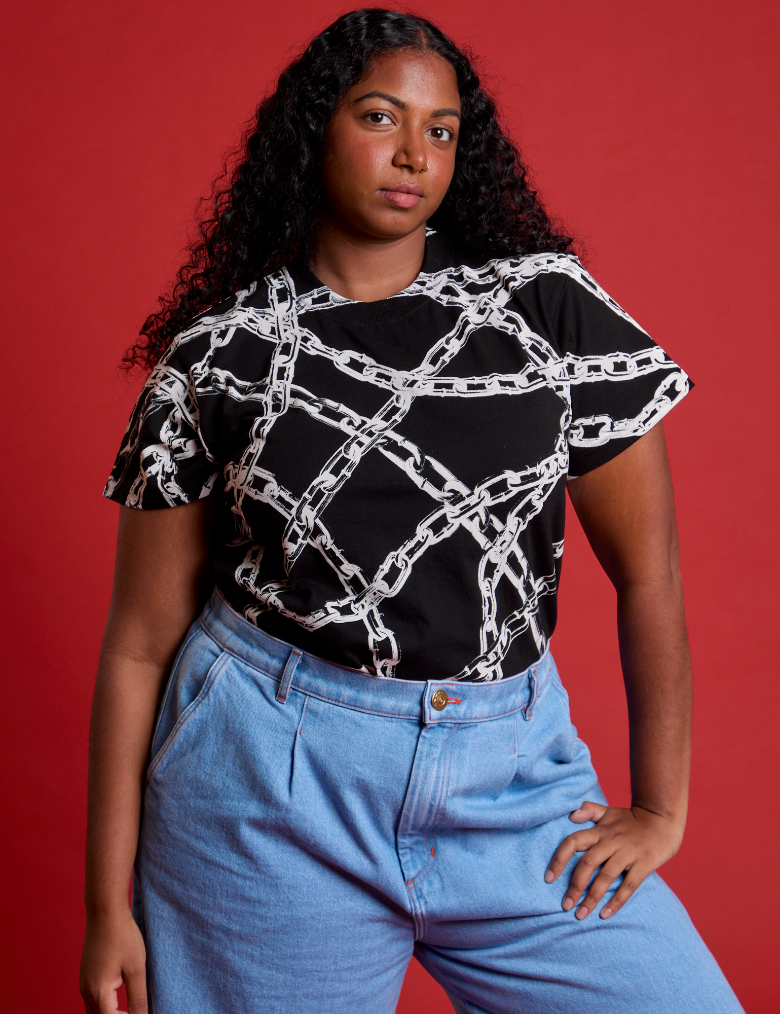 Chain Link Vintage Tee in Basic Black on Meghna