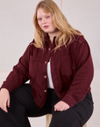 Juliet is wearing Cropped Overshirt in Red Wine