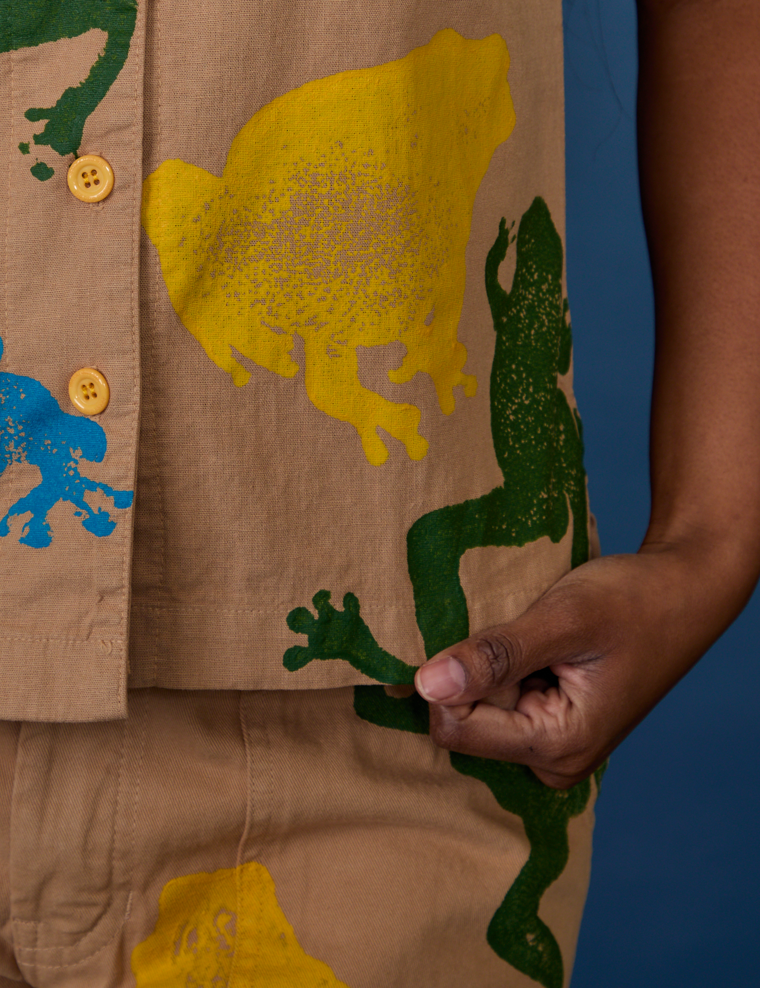 Paintstamped Pantry Button-Up - Froggy