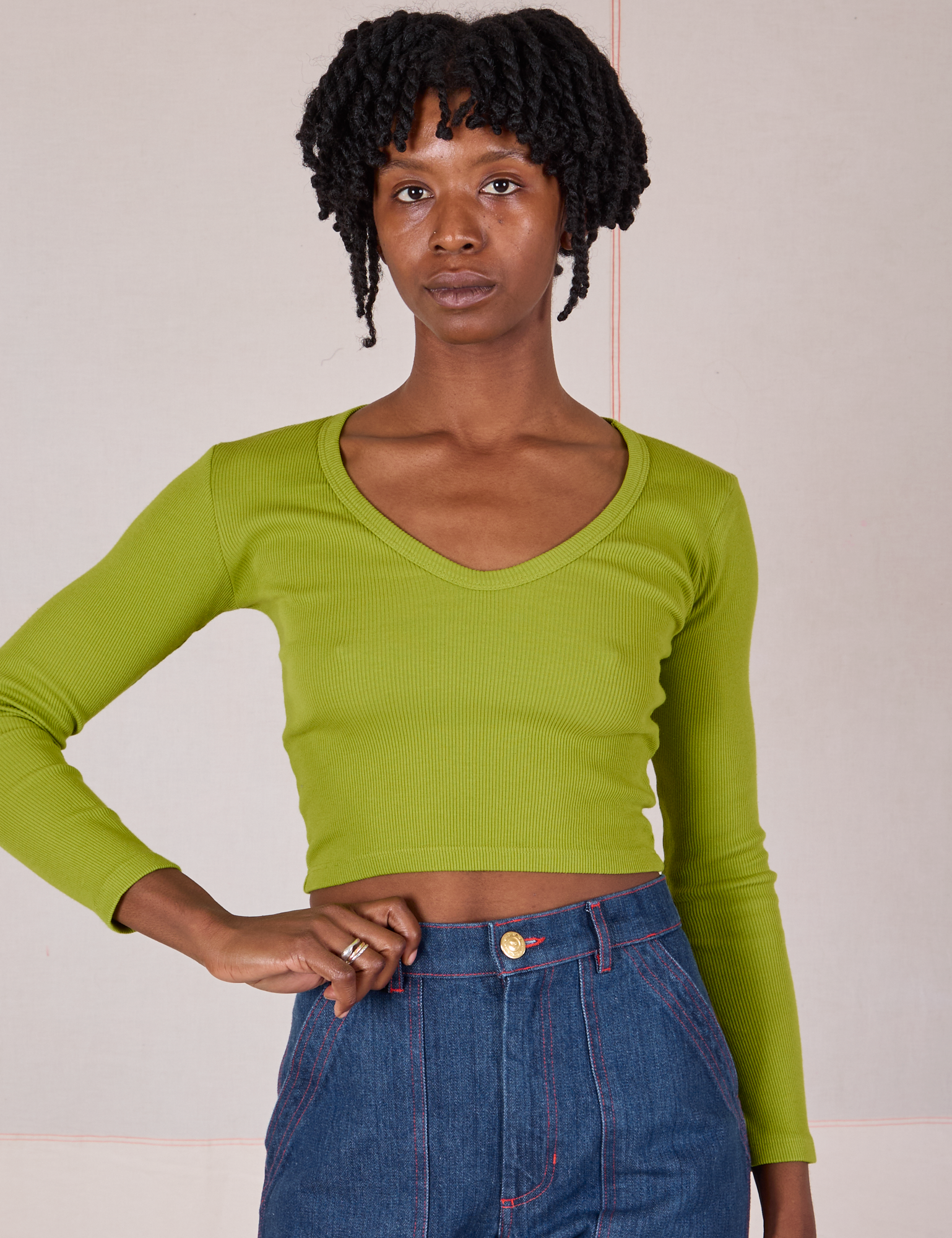 Cheyann is 5&#39;11&quot; and wearing XS Long Sleeve V-Neck Tee in Gross Green