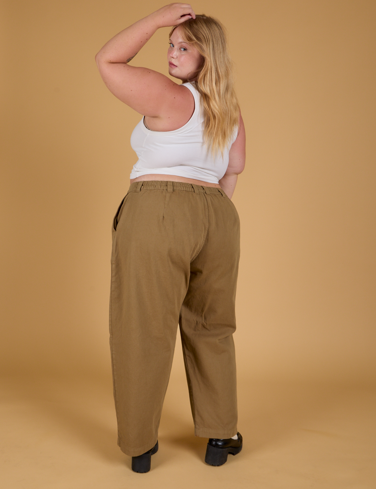 Baggy Mid-Rise Trousers in Desert Brown angled back view on Juliet