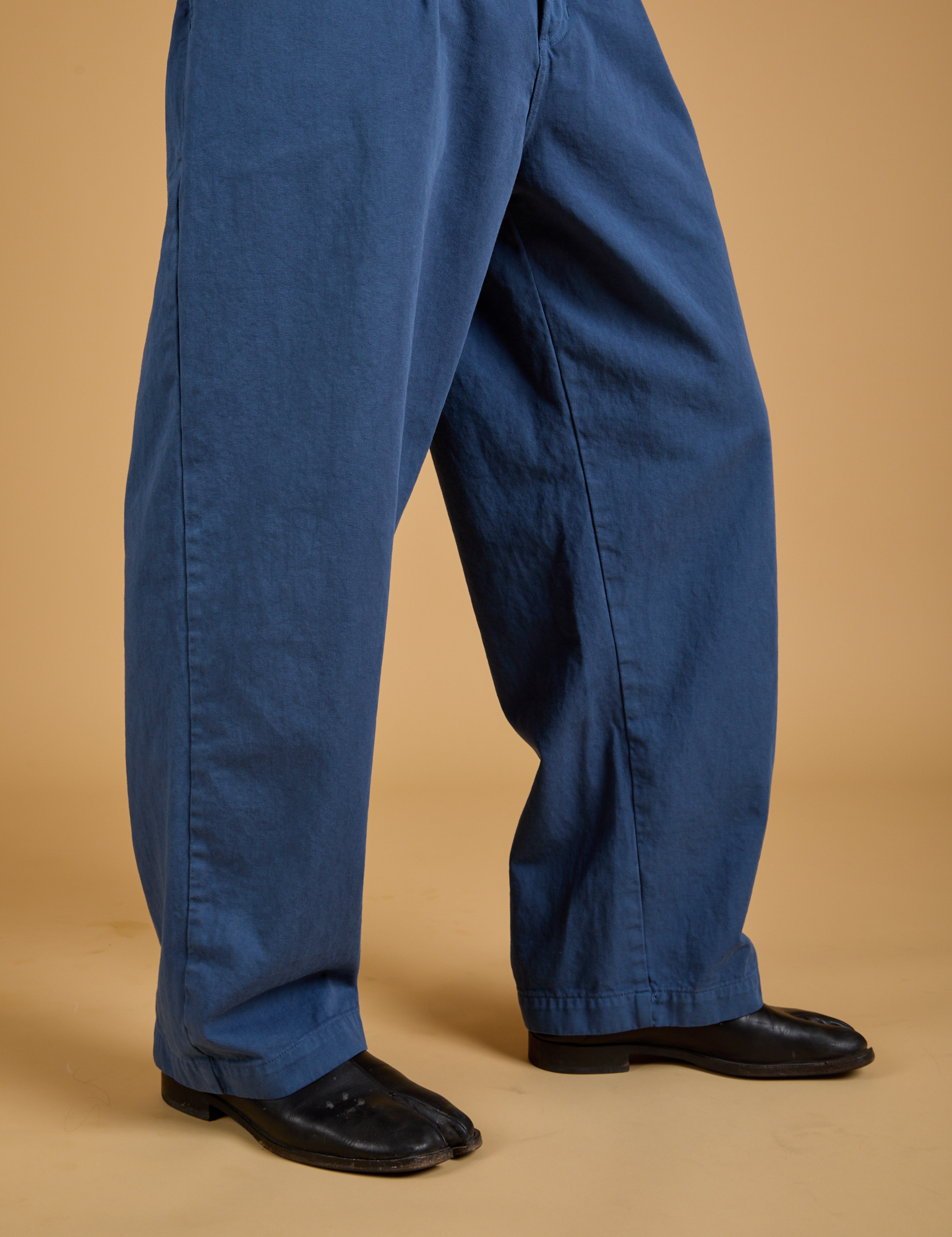 Pant leg side view close up of Baggy Mid-Rise Trousers in French Blue on Jerrod