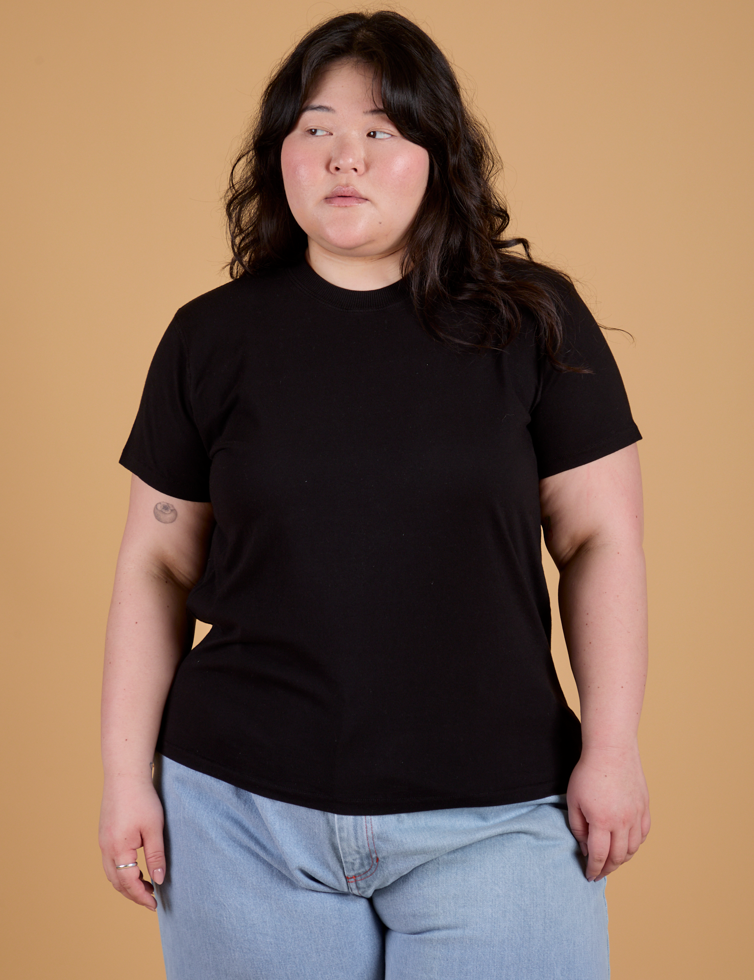 Ashley is 5’7” and wearing L Organic Vintage Tee in Basic Black