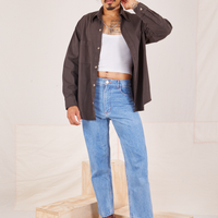 Jesse is wearing Oversize Overshirt in Espresso Brown, vintage off-white Cropped Tank Top and light wash Frontier Jeans