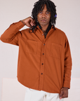 Jerrod is 6’3” and wearing S Twill Overshirt in Burnt Terracotta