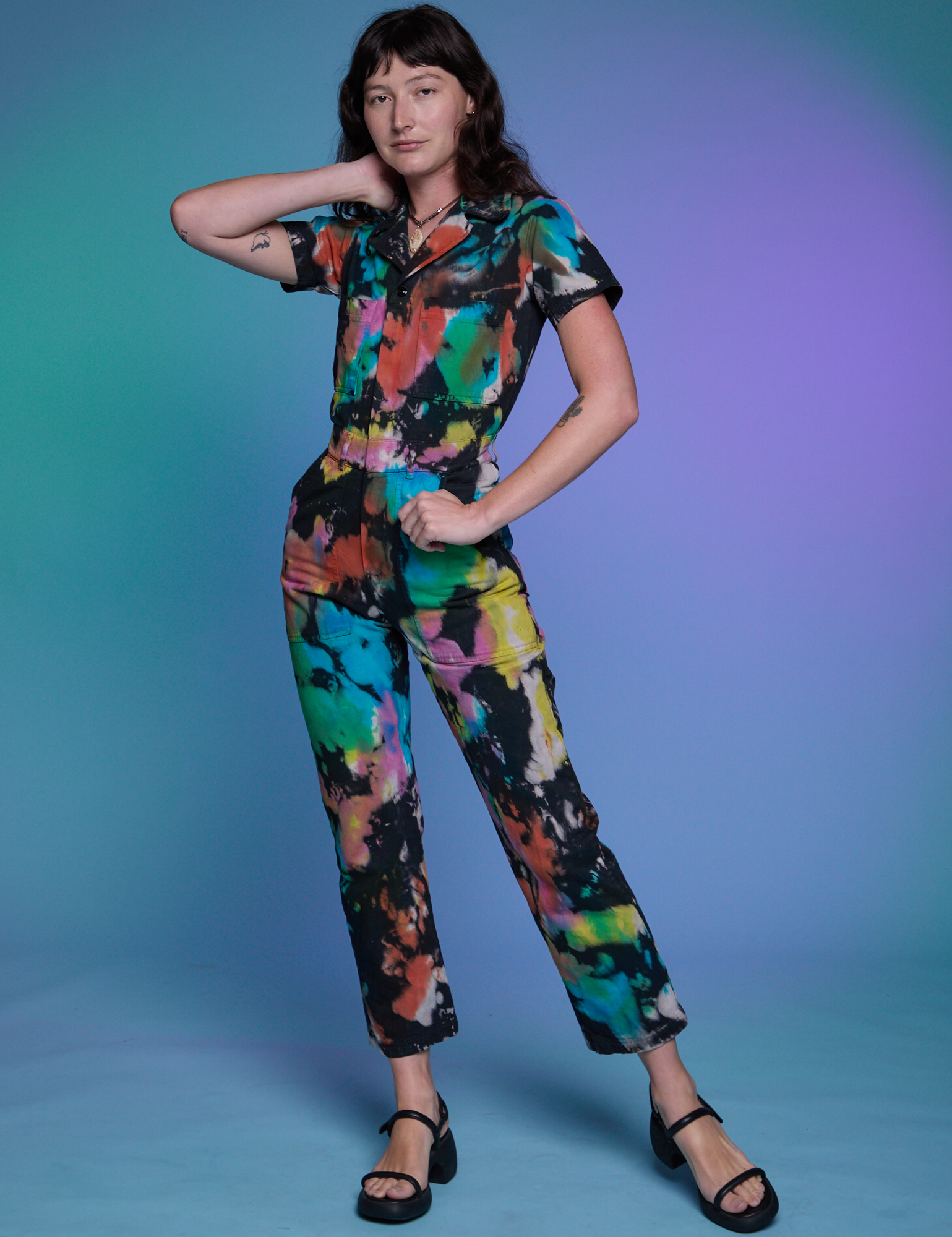 Alex is 5&#39;8&quot; and wearing XS Short Sleeve Jumpsuit in Rainbow Magic Waters