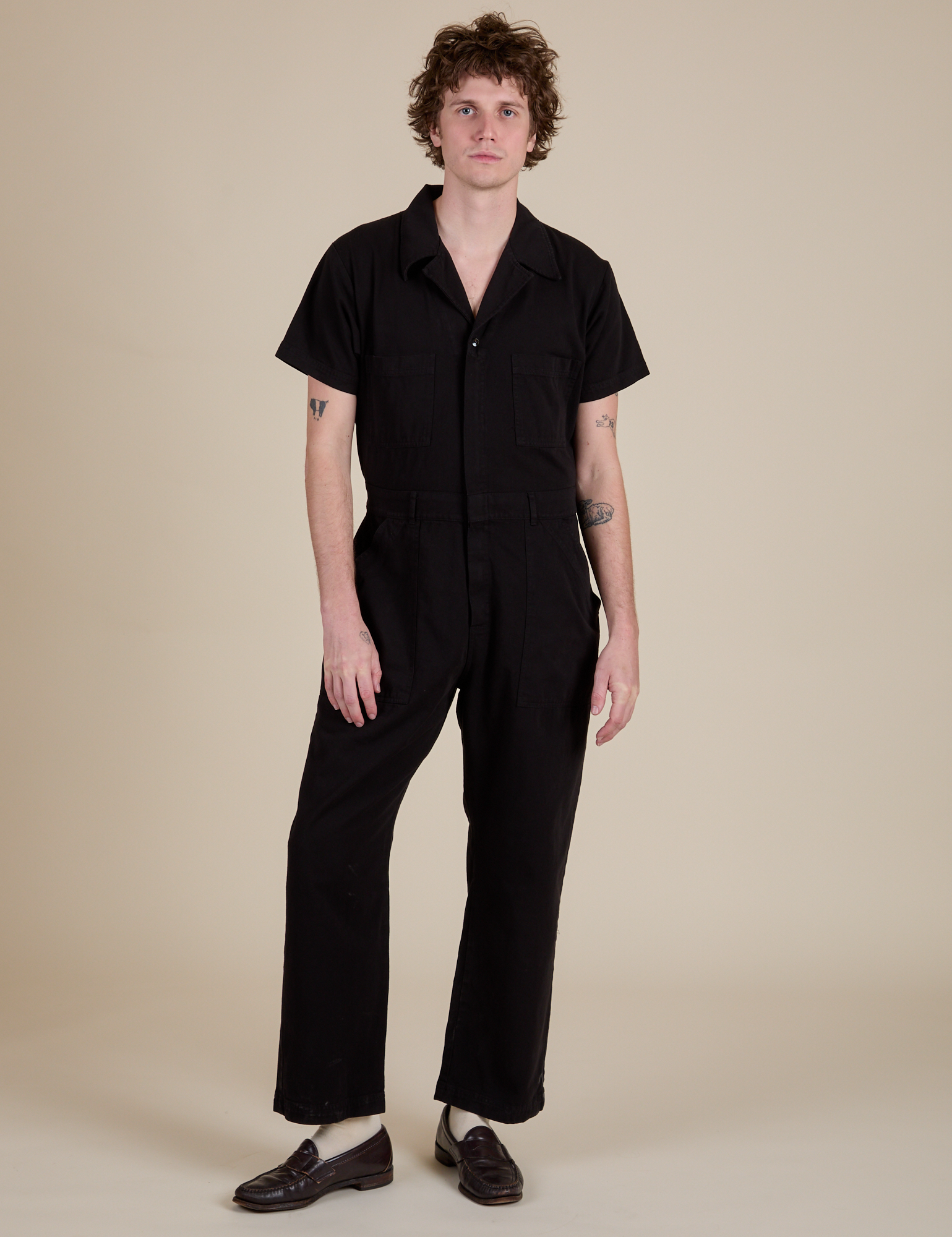 Quinn is 6'3" and wearing L Short Sleeve Jumpsuit in Basic Black