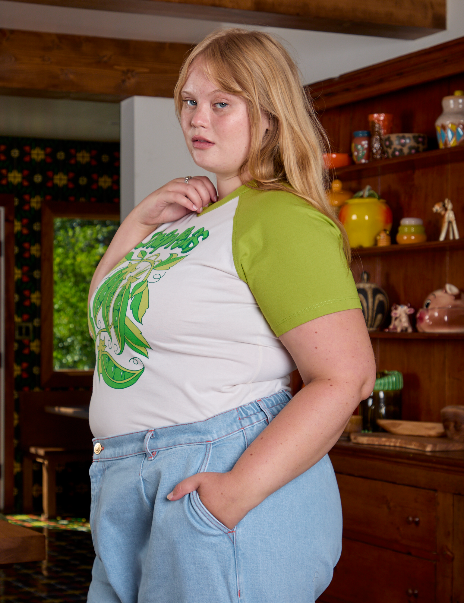 Short Sleeve Raglan Tee in Snap Peas side view on Juliet