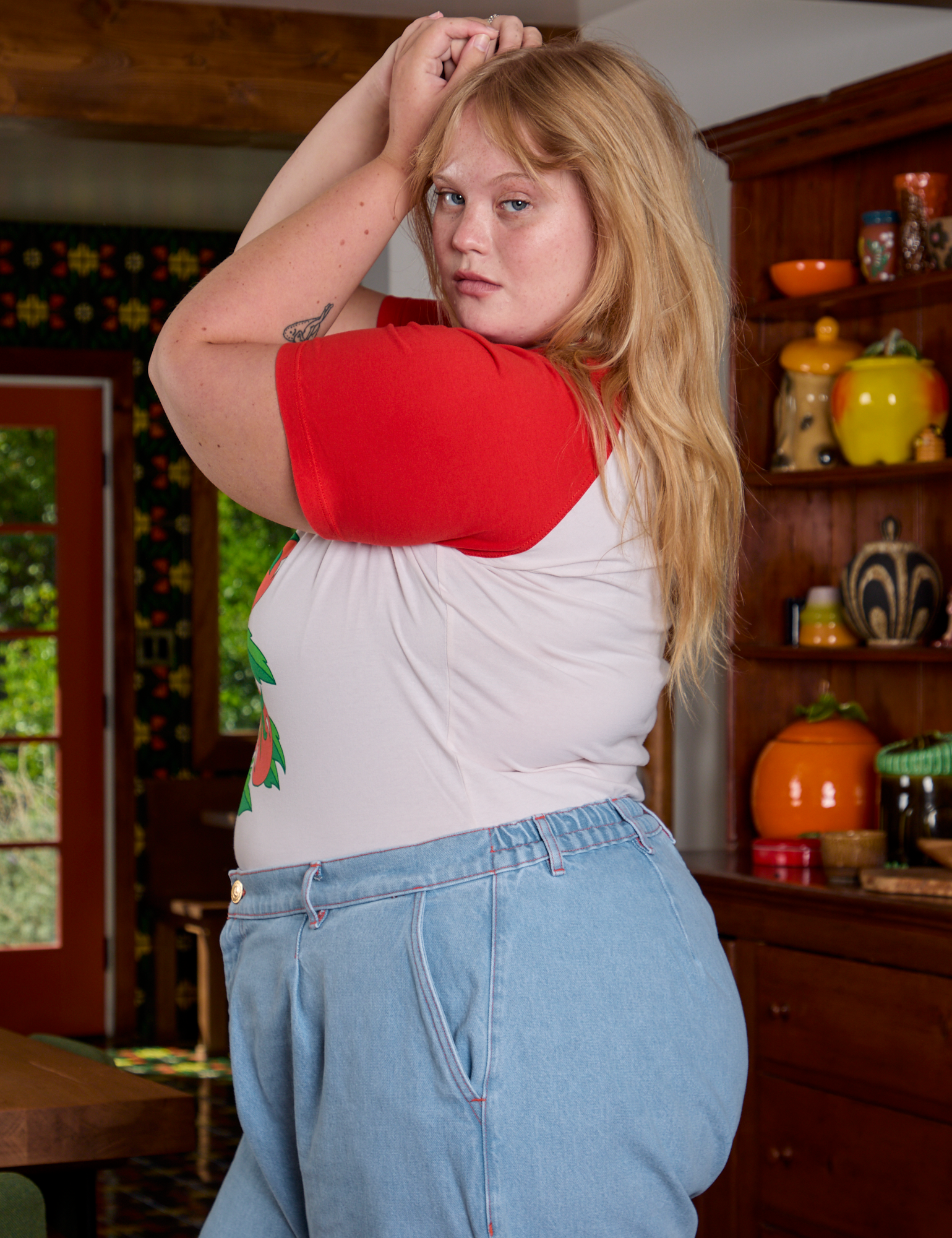Short Sleeve Raglan Tee in Tomatoes side view on Juliet