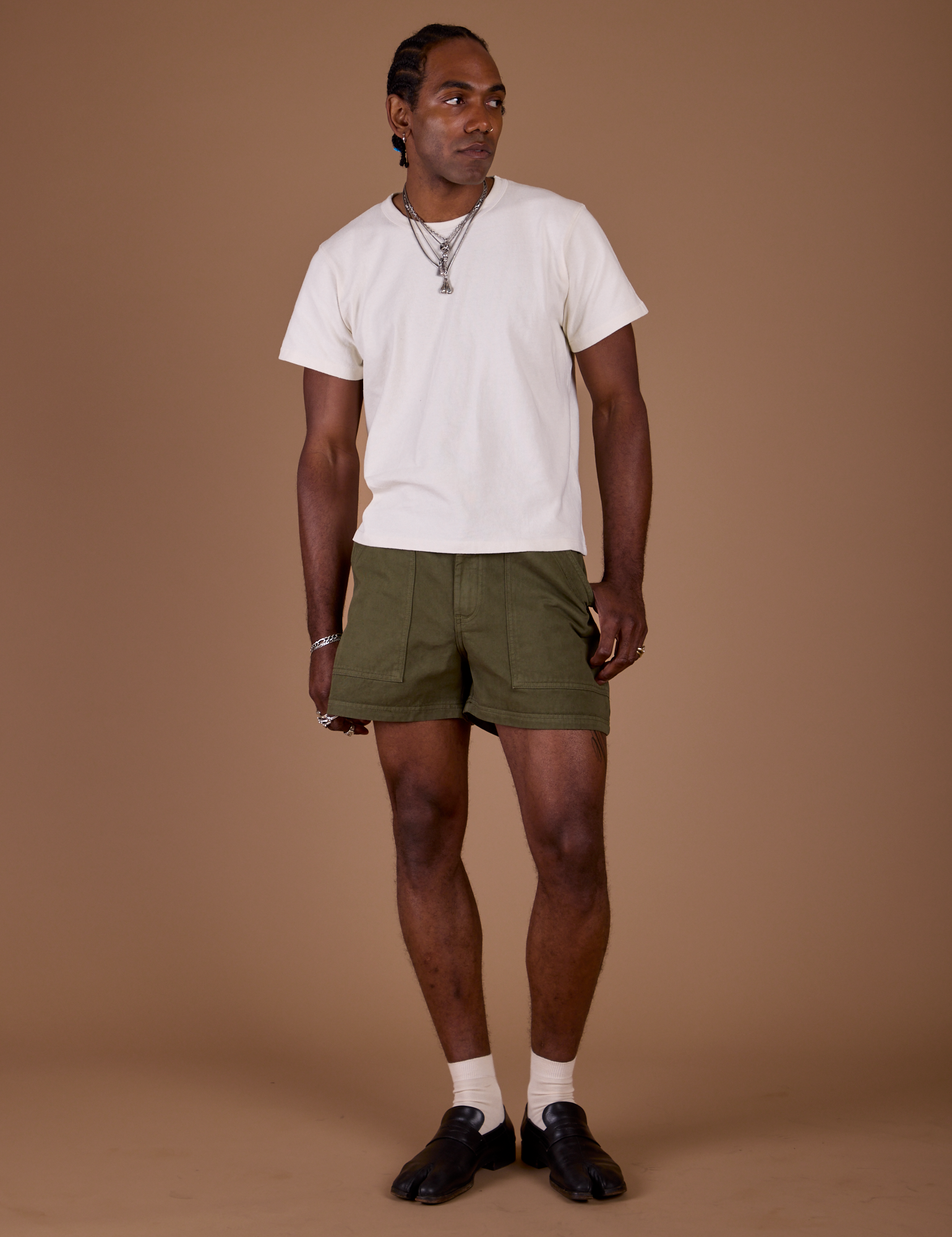 Jerrod is 6'3" and wearing M Classic Work Shorts in Surplus Green paired with a vintage off white Organic Vintage Tee