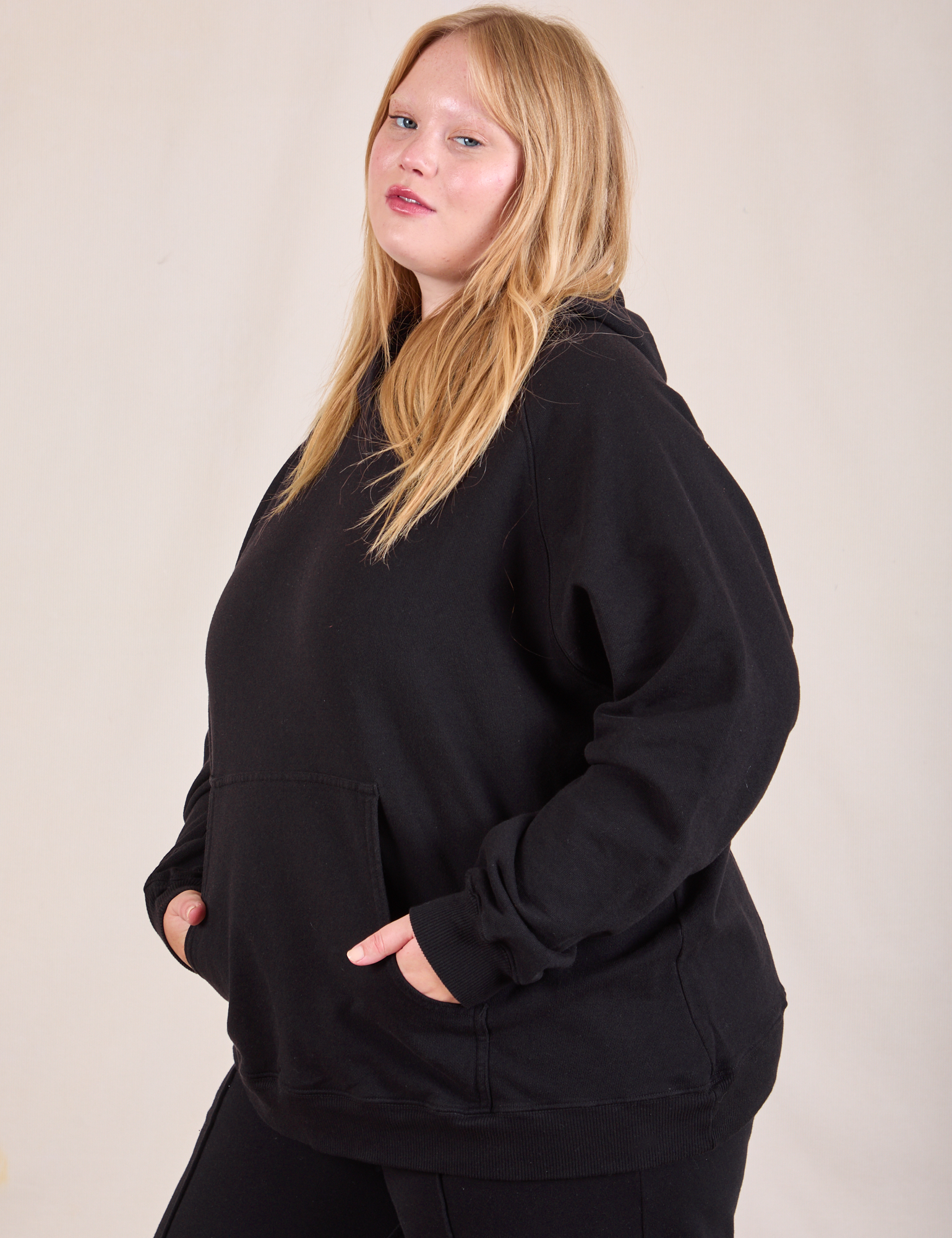 Oversized Hoodie in Basic Black side view on Juliet