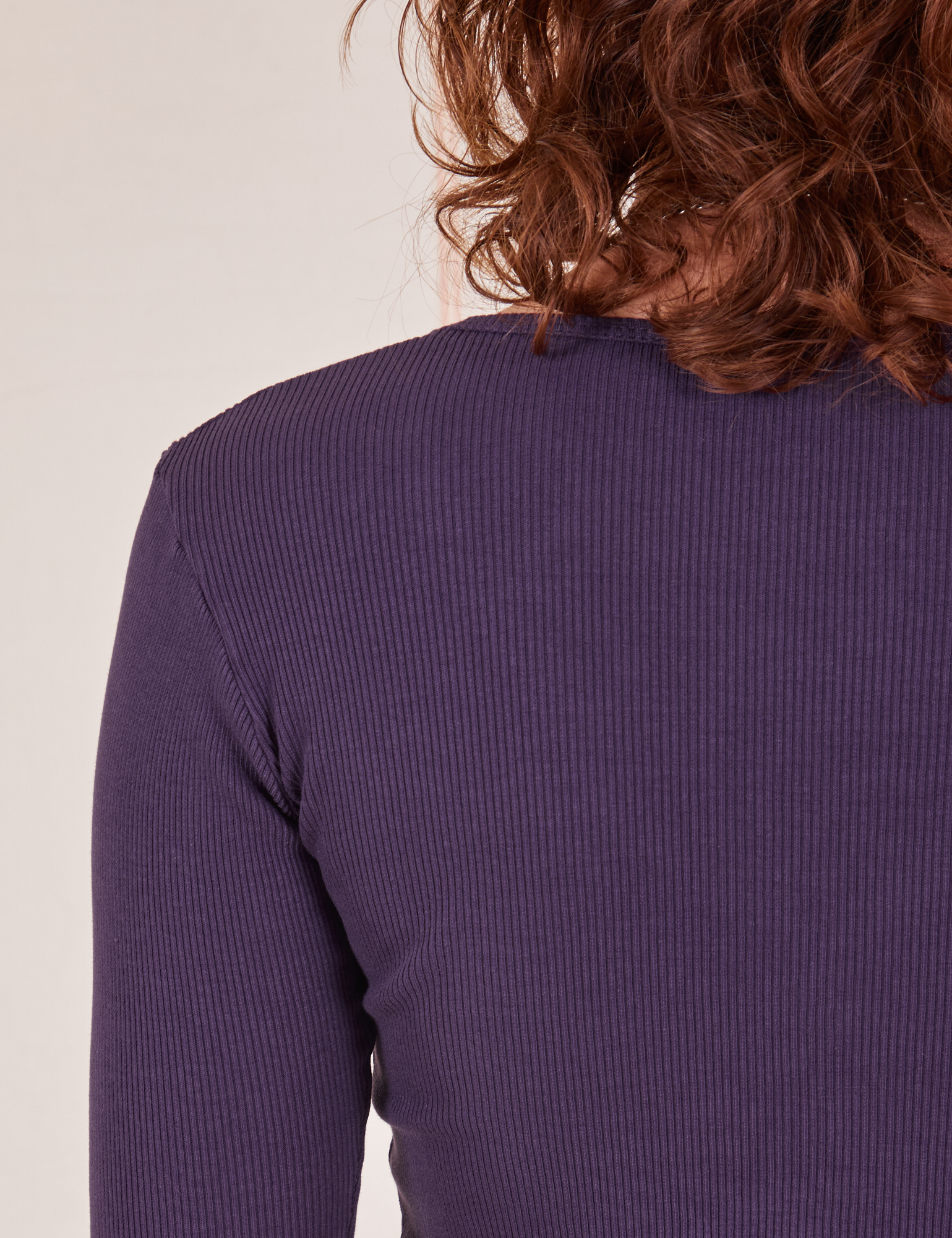 Back shoulder close up of Long Sleeve V-Neck Tee in Nebula Purple worn by Alex