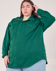 Marielena is 5'8" and wearing XL Flannel Overshirt in Hunter Green
