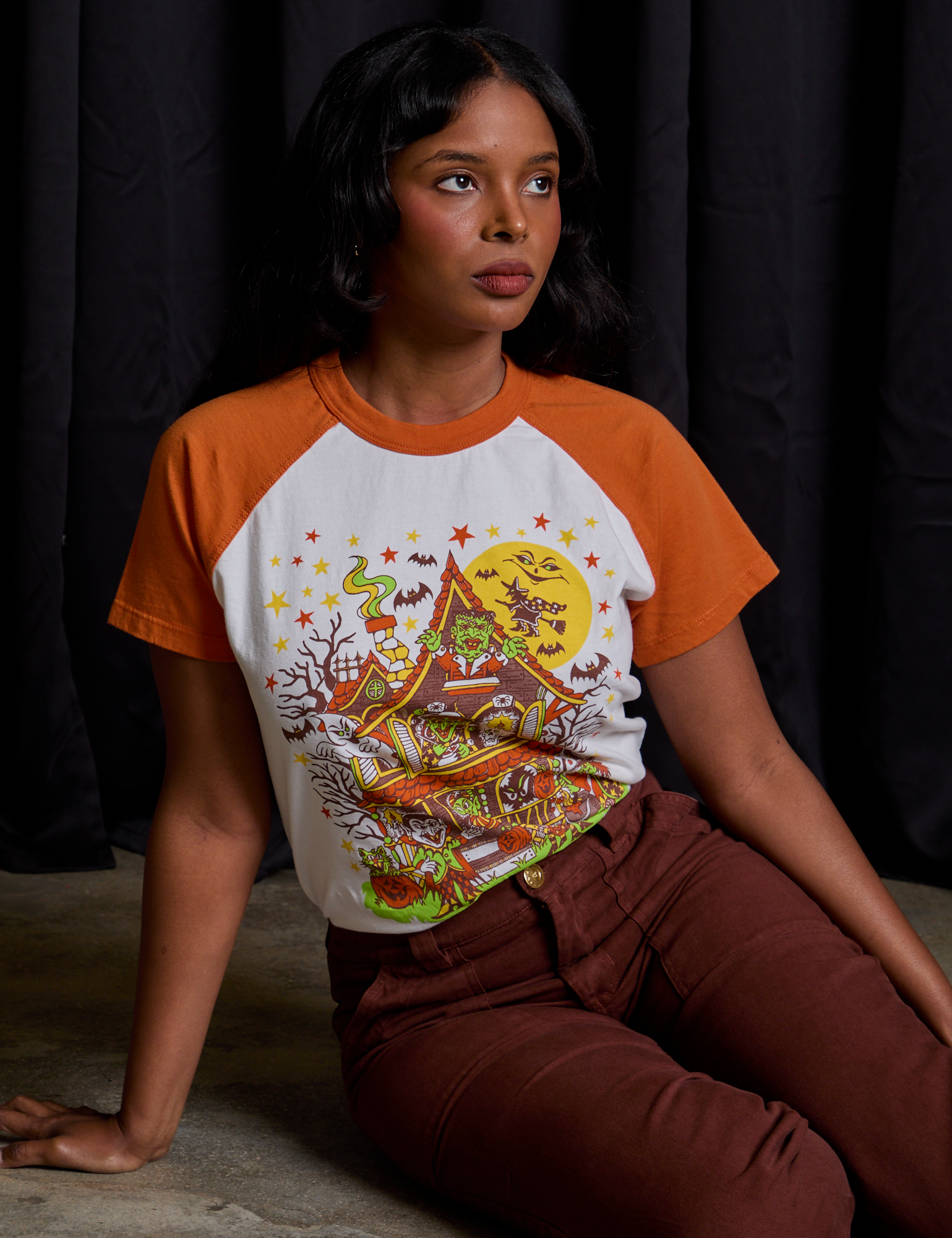 Short Sleeve Raglan Tee in Haunted House on Kandia