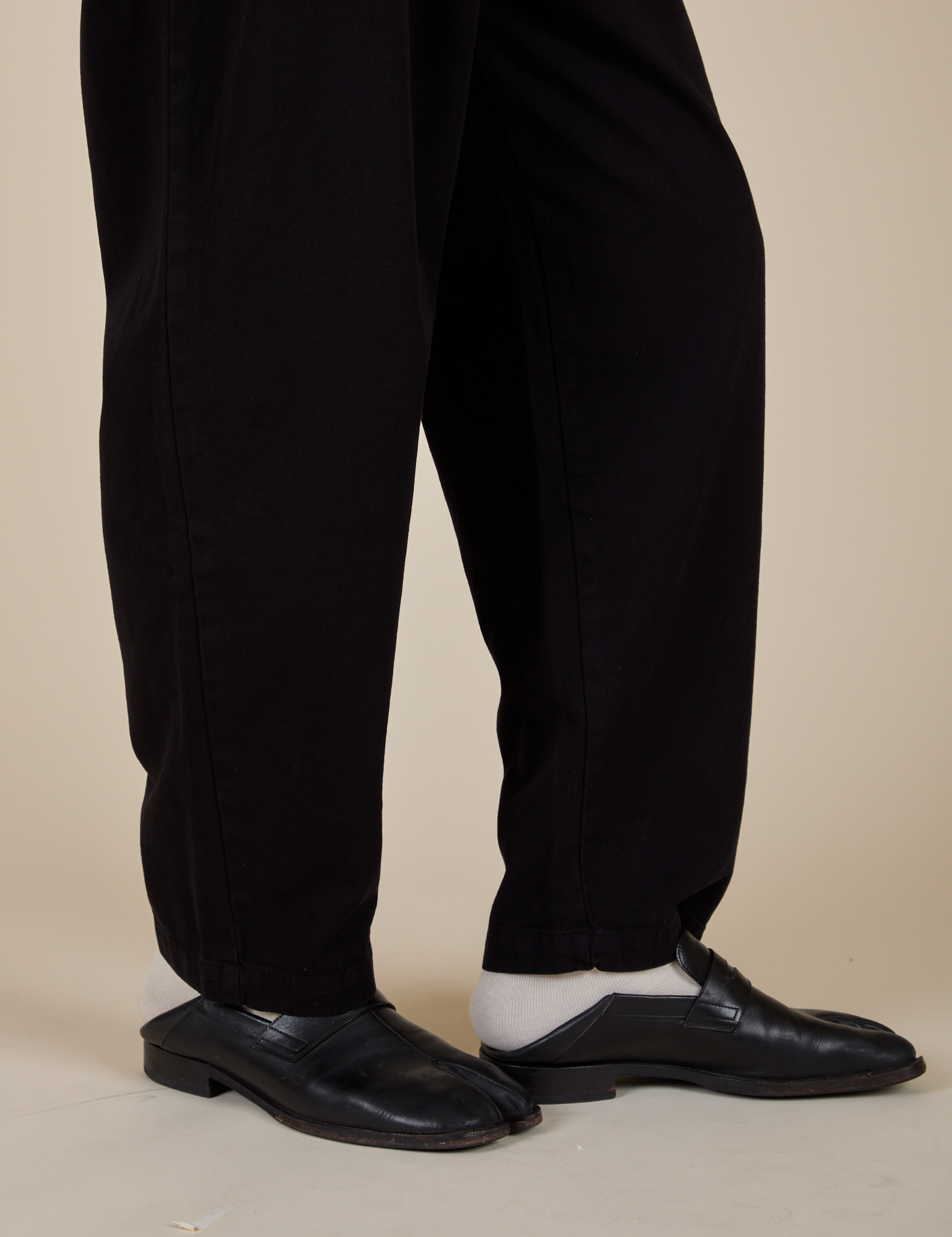 Side view close up of Heavyweight Trousers in Basic Black on Jerrod